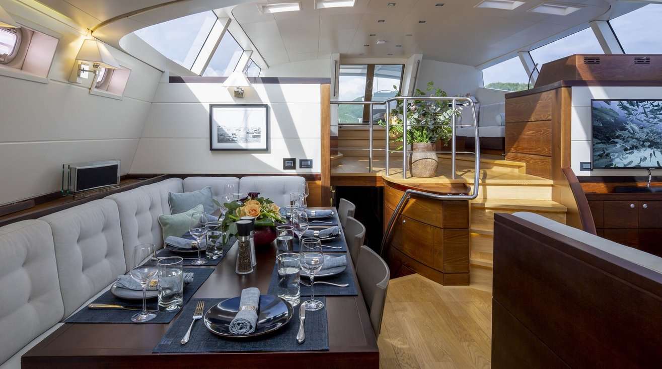 RADIANCE Yacht Charter - Formal dining in lower salon