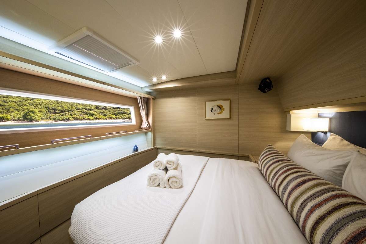 NOMADA Yacht Charter - Each of the 5 guest cabins feature queen size beds and en suite bathrooms.