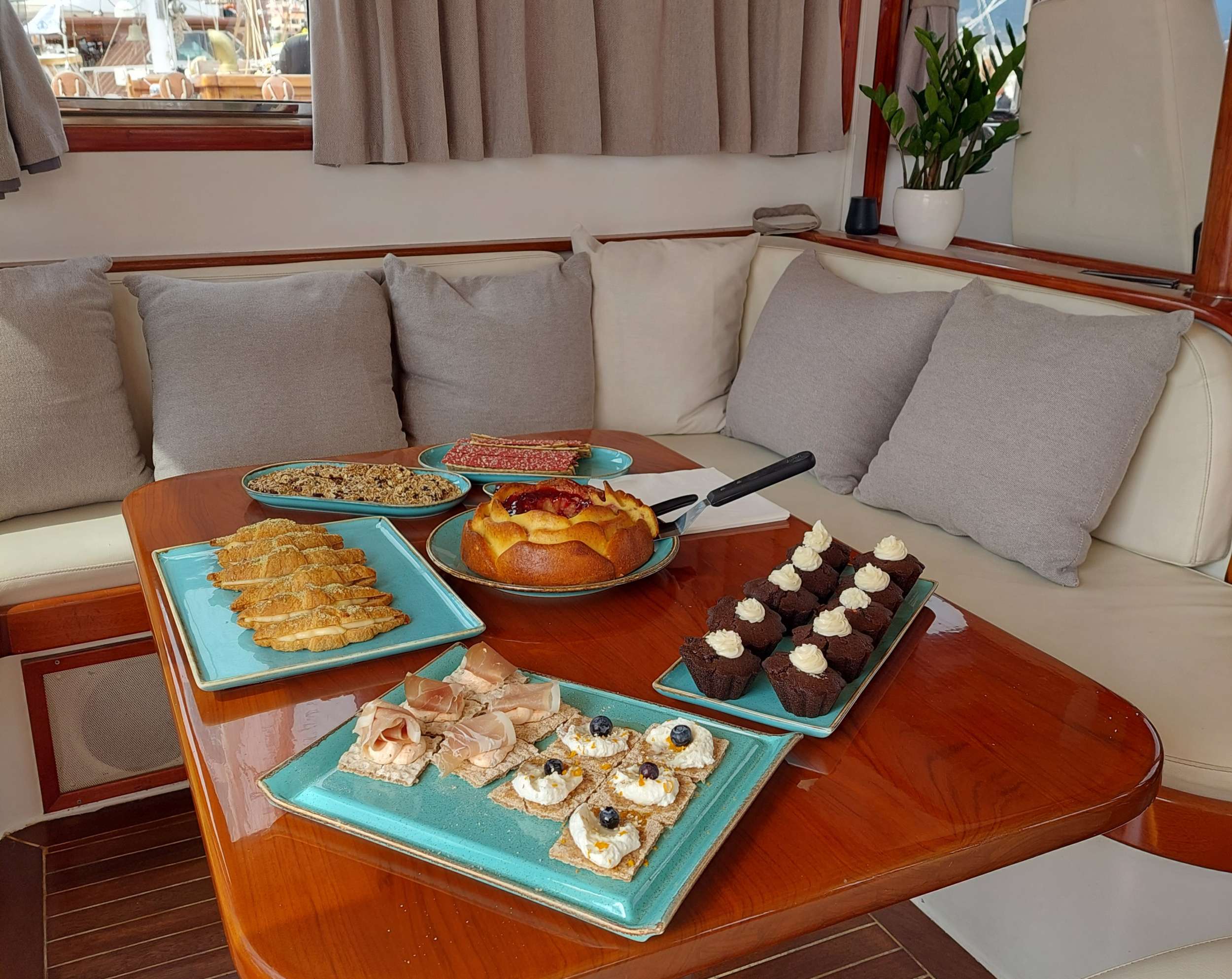 ANEMOS Yacht Charter - Welcome snacks