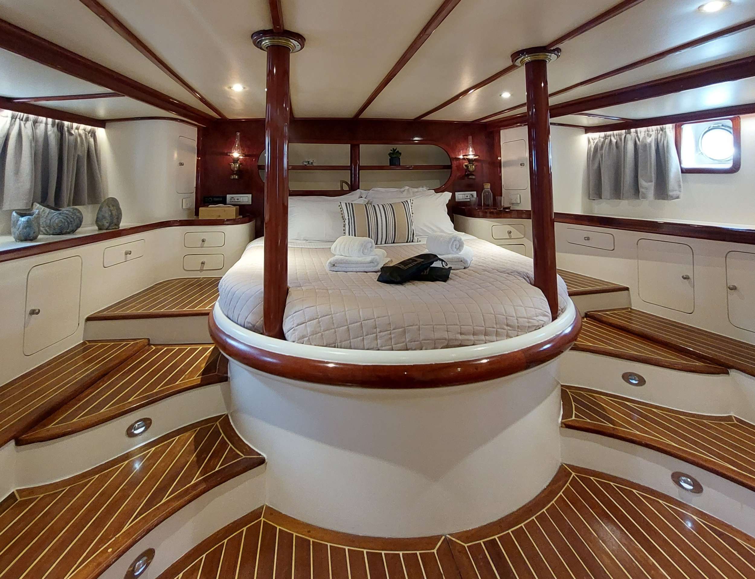 ANEMOS Yacht Charter - Master Cabin