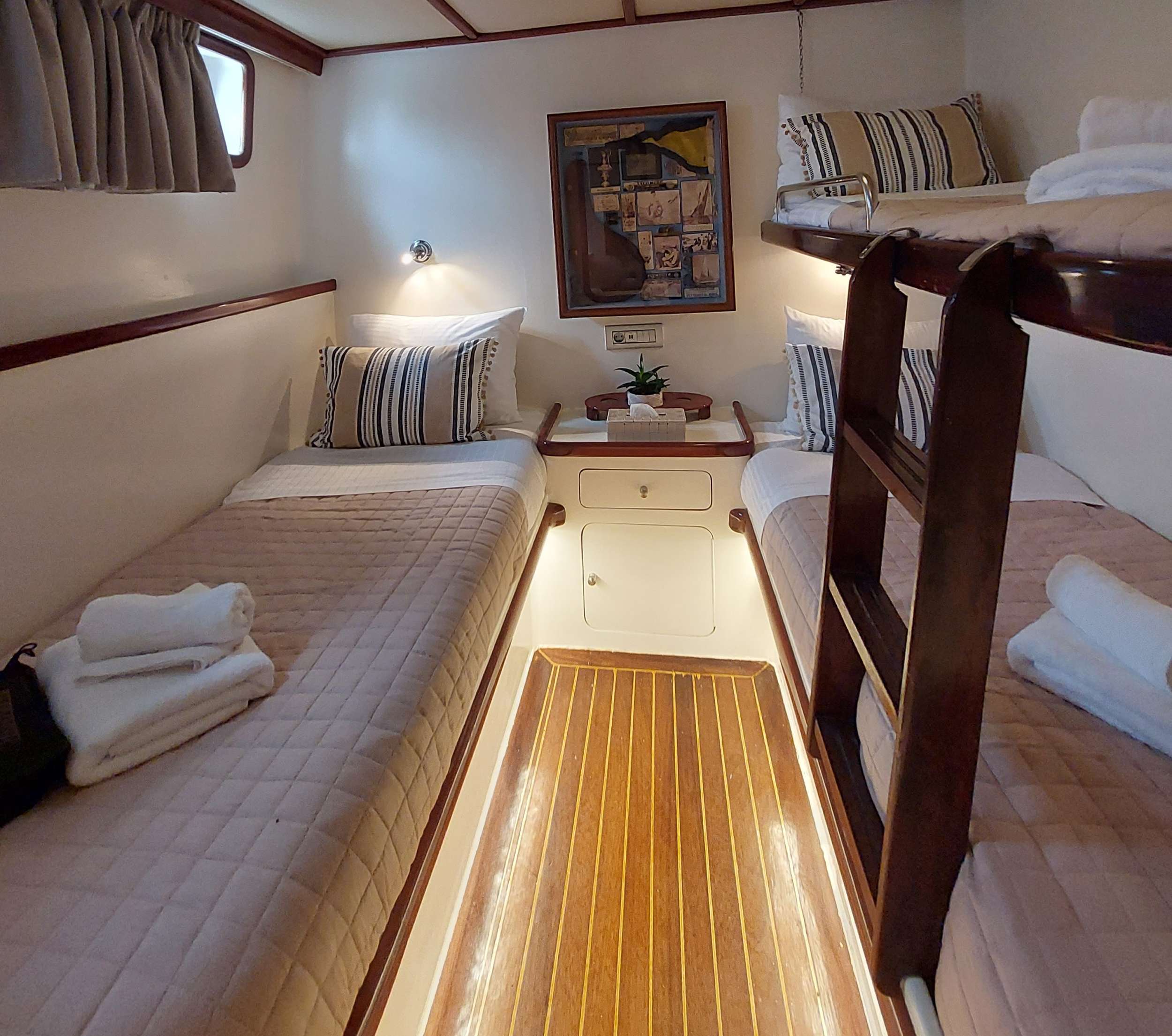 ANEMOS Yacht Charter - Twin cabin