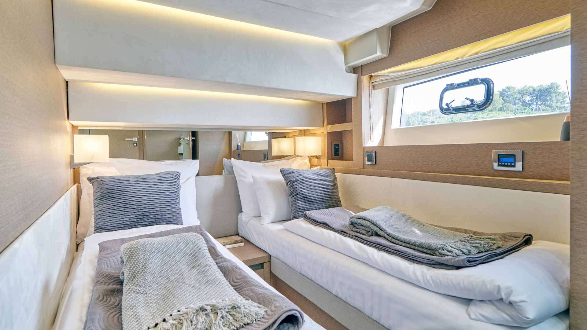 Simull Yacht Charter - Twin cabin