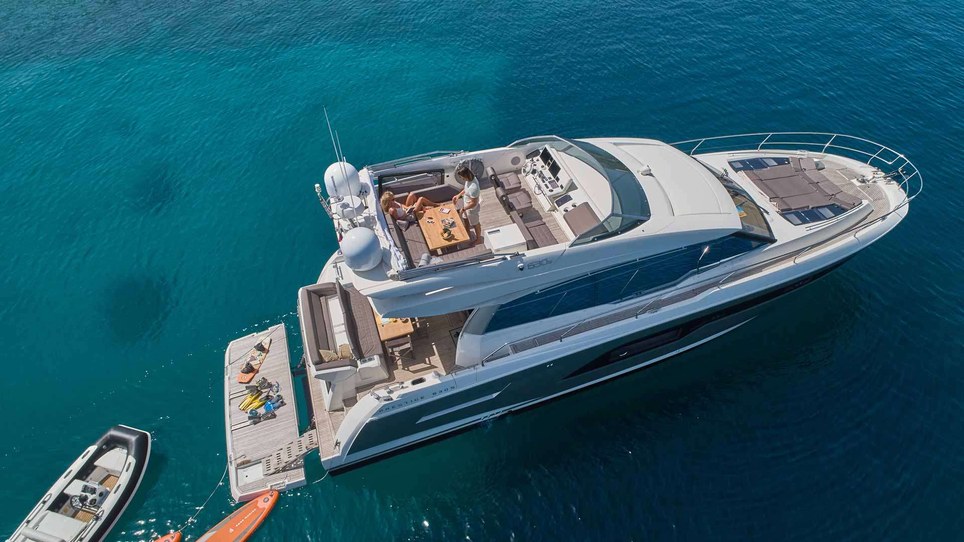 Simull Yacht Charter - flybridge top view