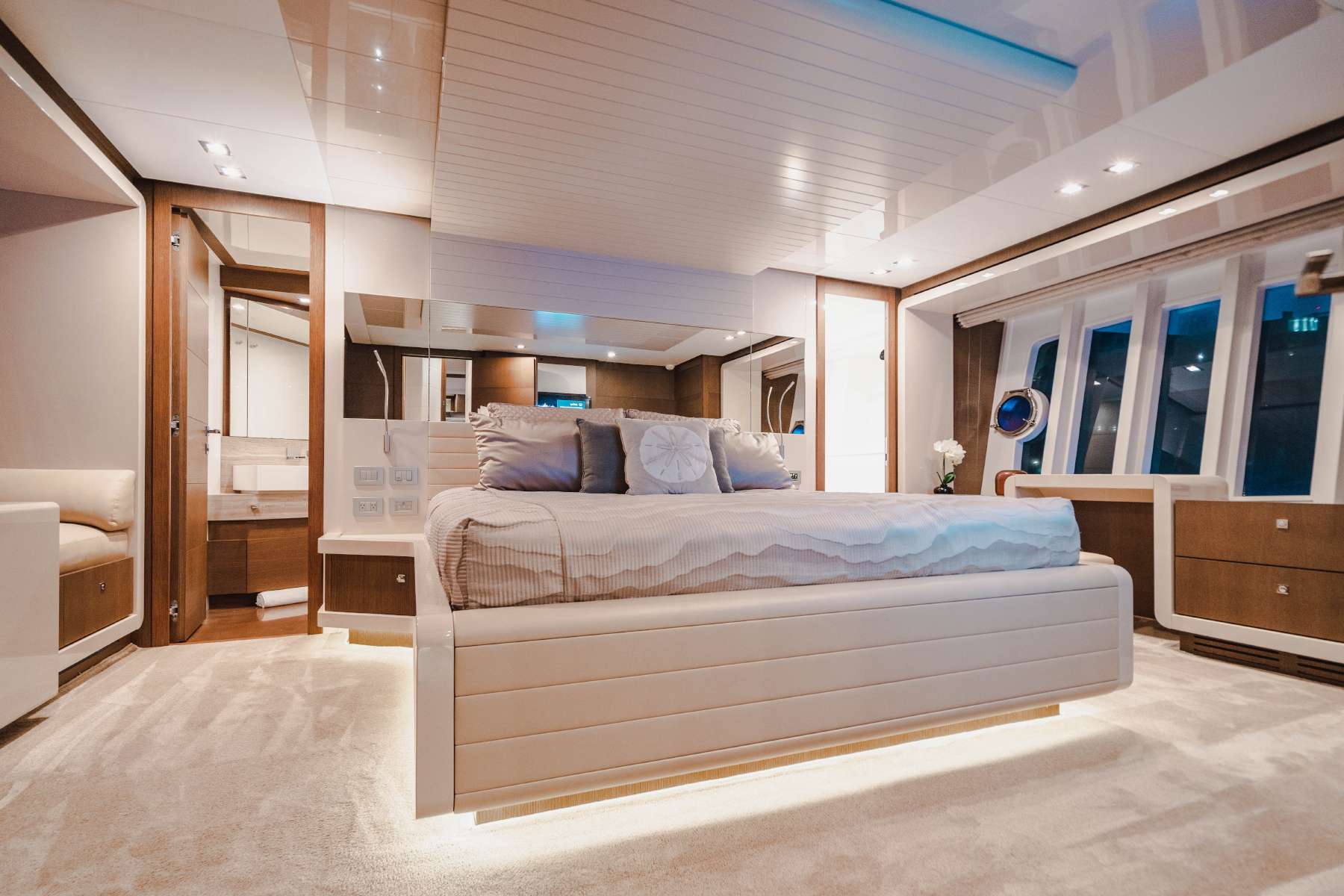 Top Shelf Yacht Charter - Master Cabin