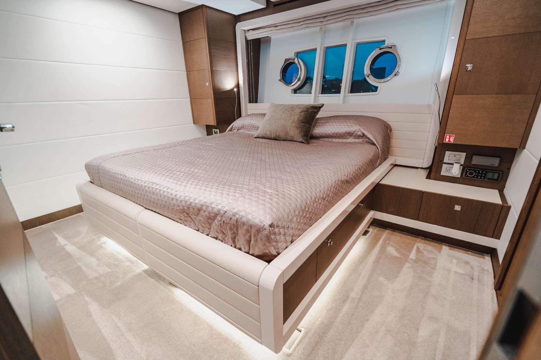 Top Shelf Yacht Charter - Guest Cabin