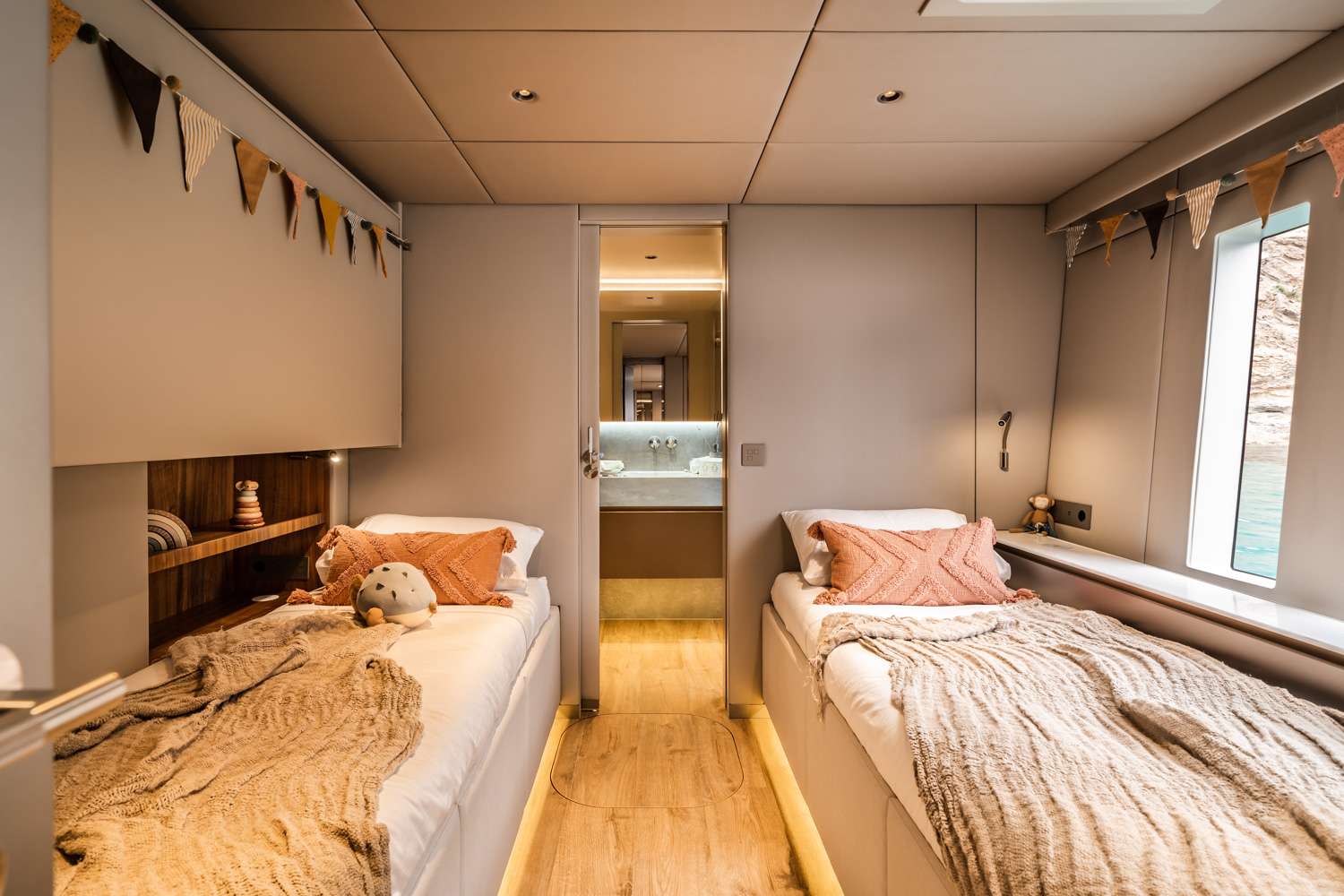 Twin Cabin