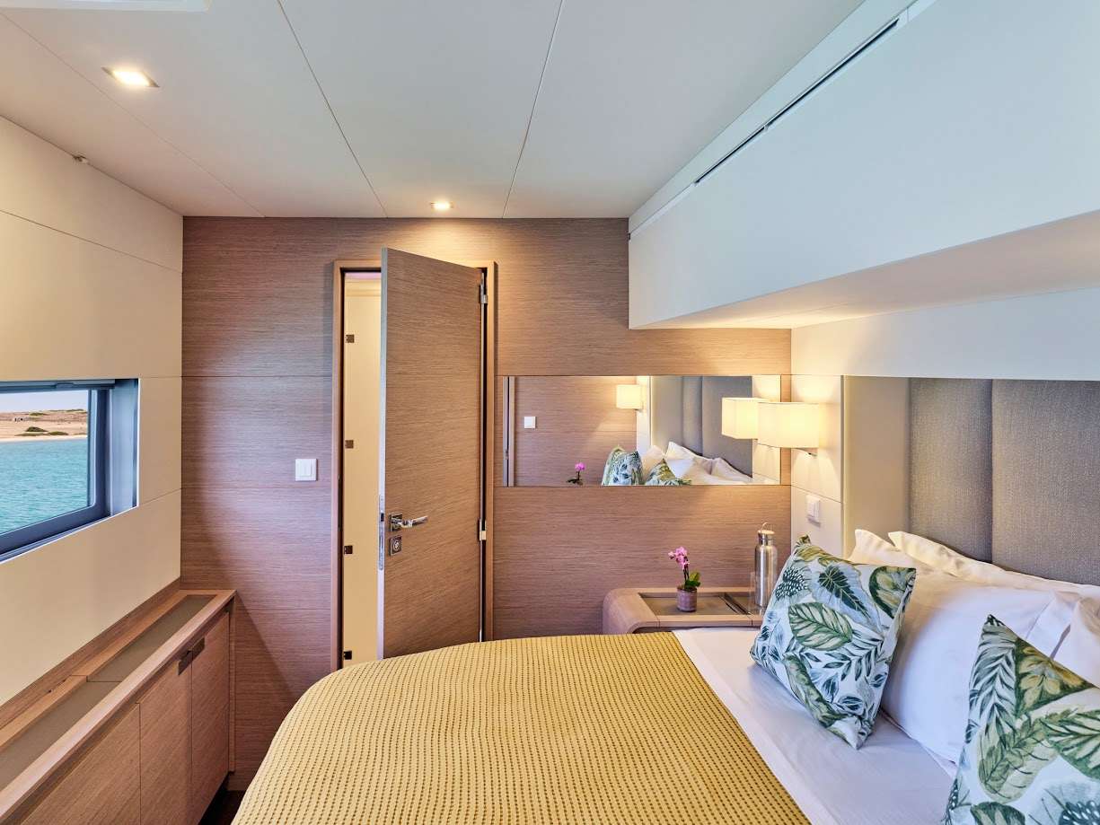 PIXIE Yacht Charter - Aft triple cabin