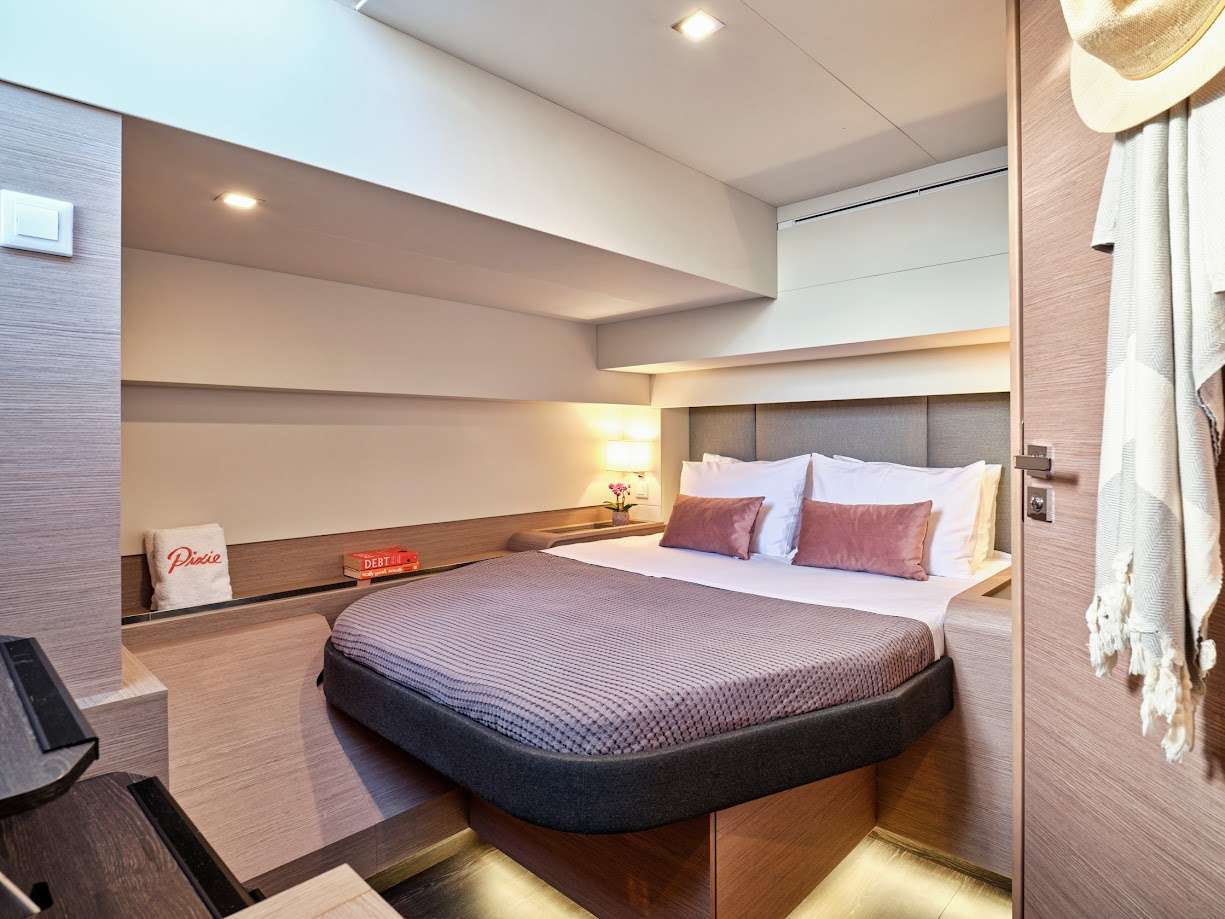 Aft triple cabin