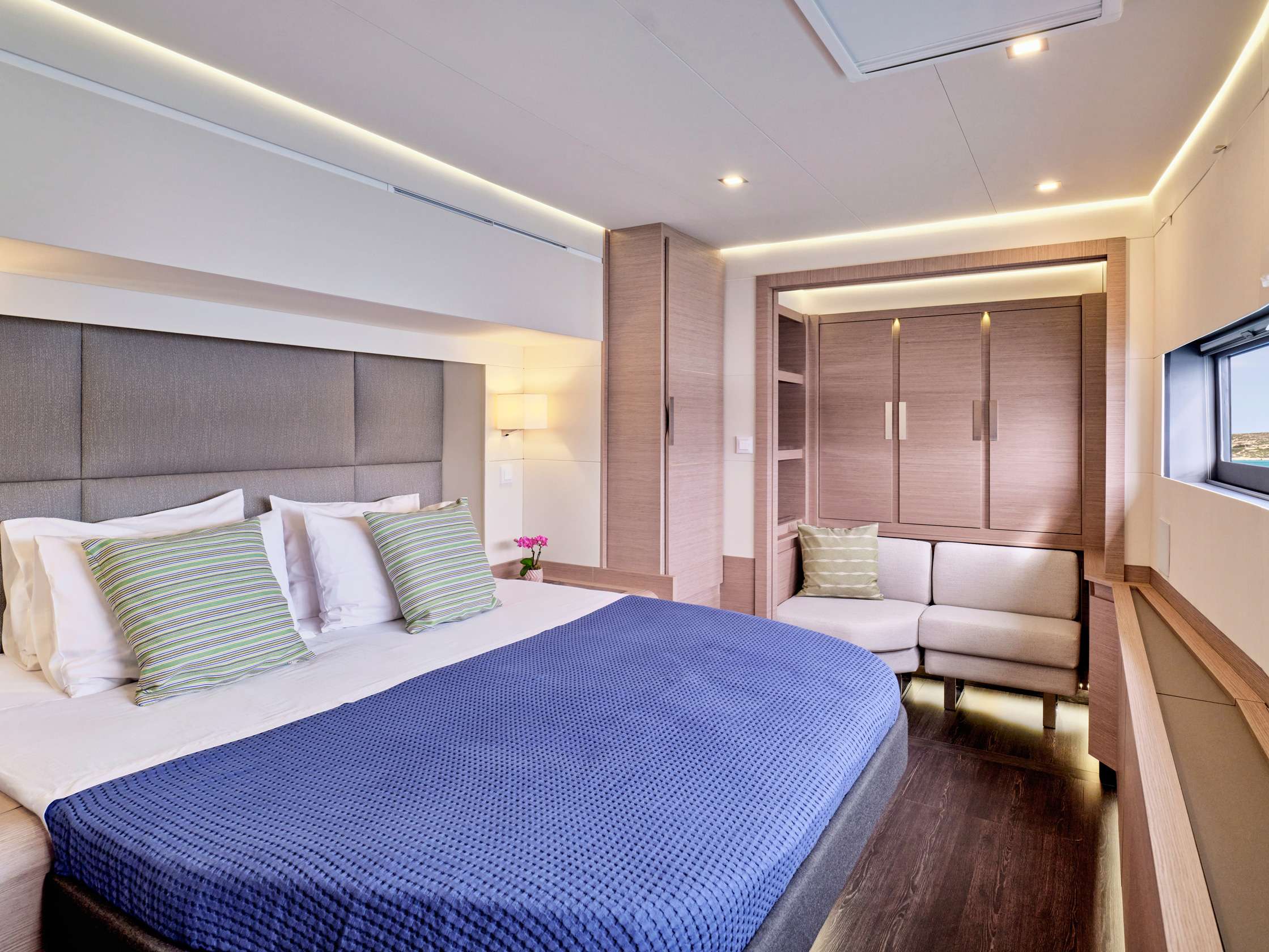 PIXIE Yacht Charter - Master Cabin