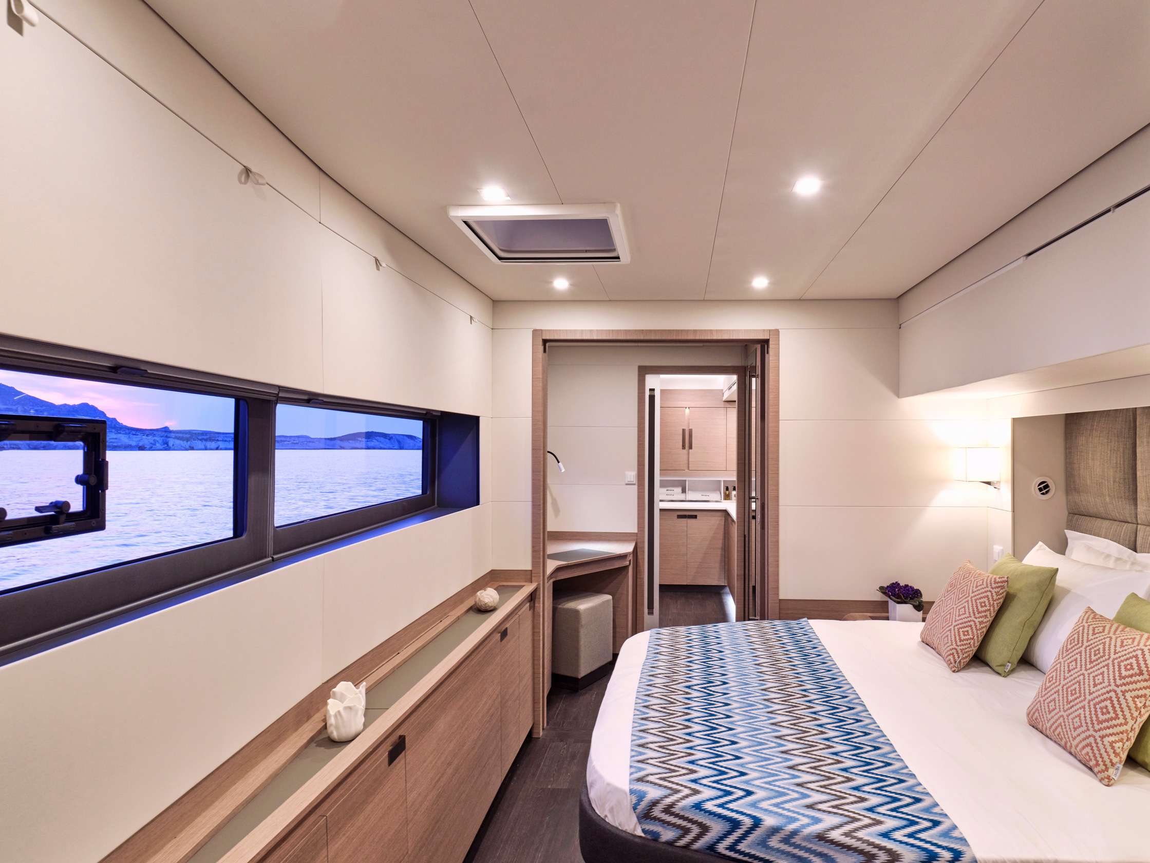 APHAEA Yacht Charter - Master cabin