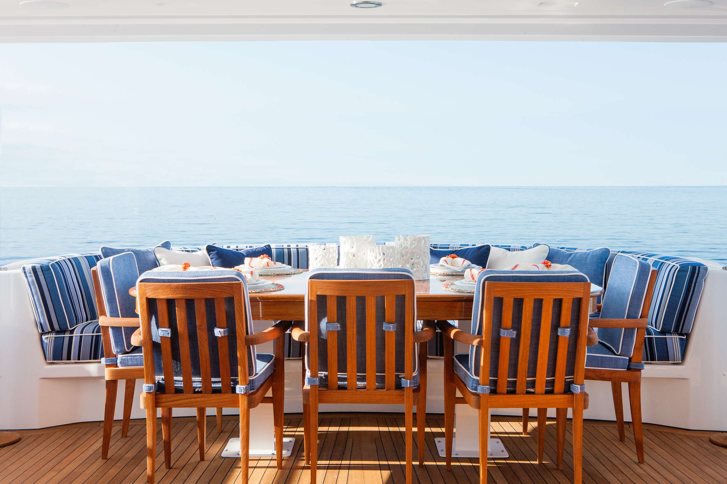 HANNAH Yacht Charter - Aft Dining