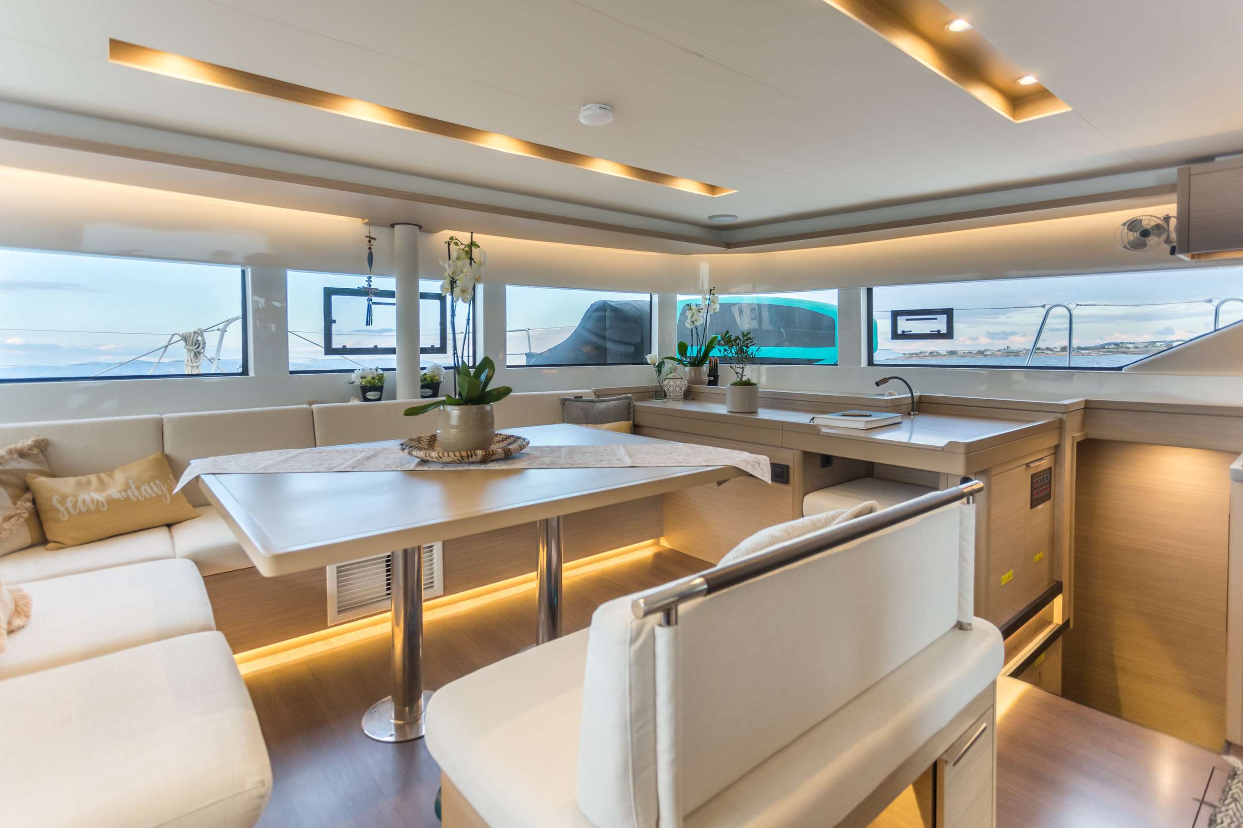 JEWEL Yacht Charter - Main Salon