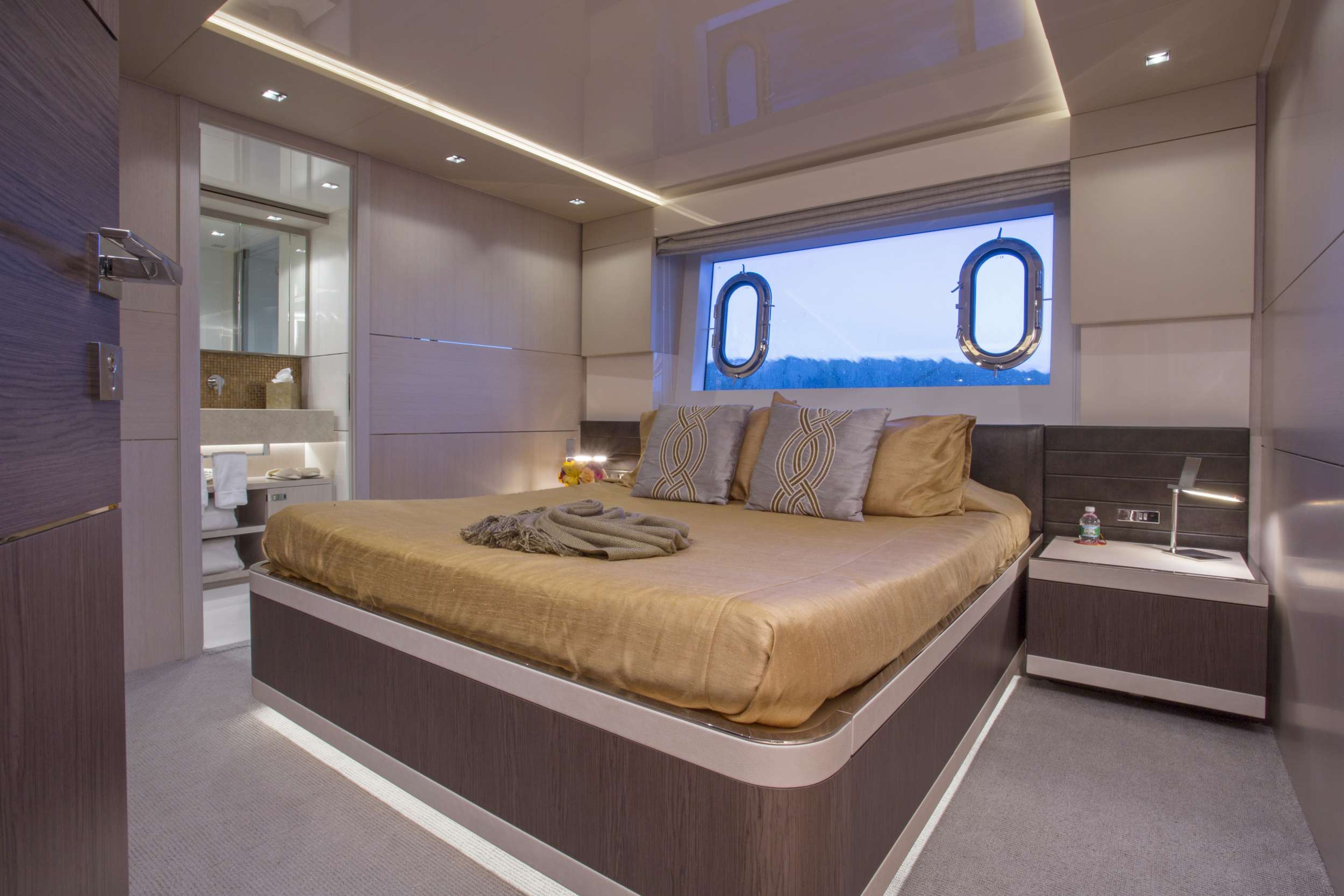 ALANDREA Yacht Charter - Guest Stateroom