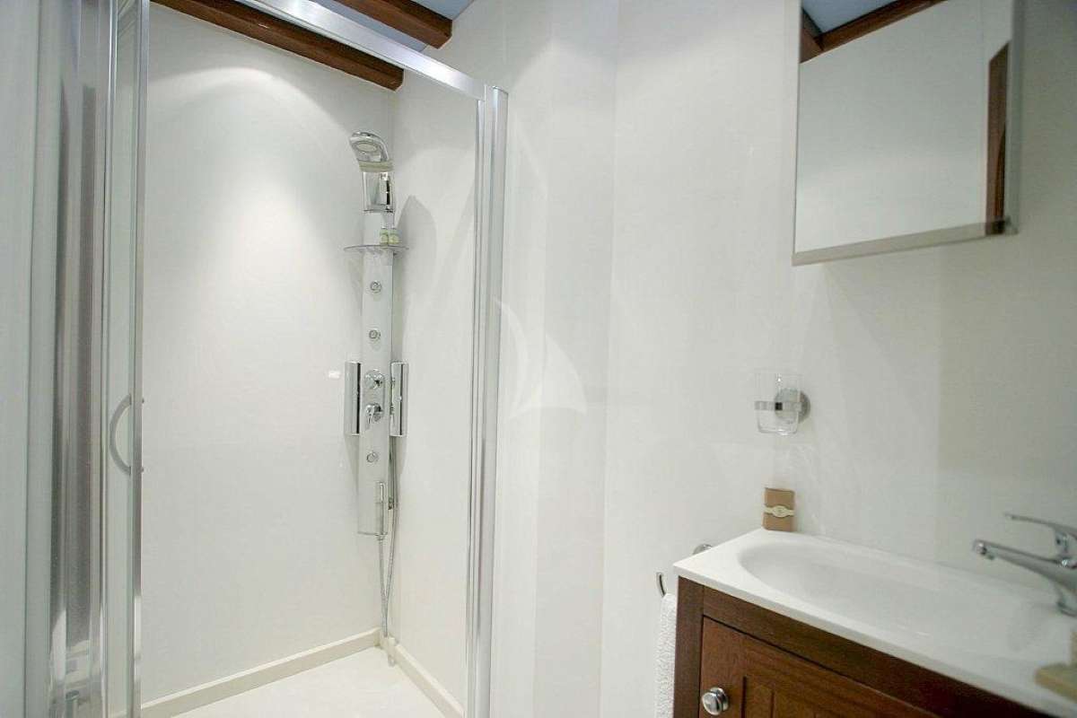 MATINA Yacht Charter - Bathroom
