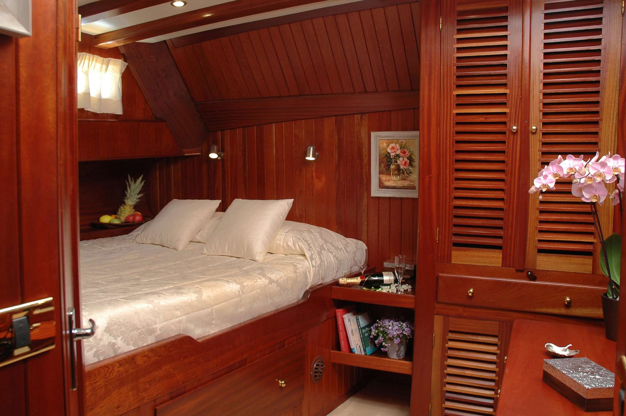 MATINA Yacht Charter - Double Cabin