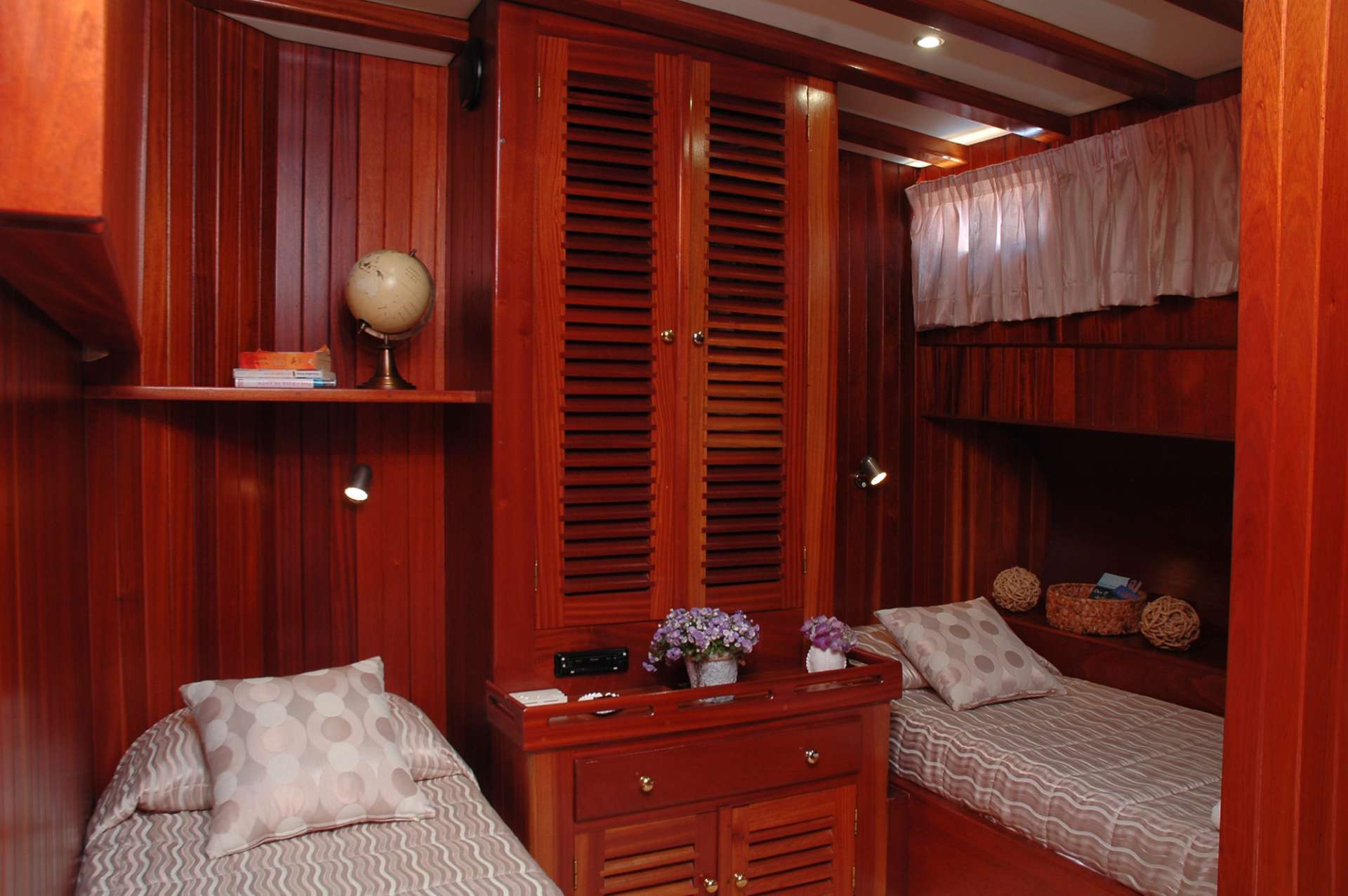 MATINA Yacht Charter - Twin Cabin with Pullman Berth