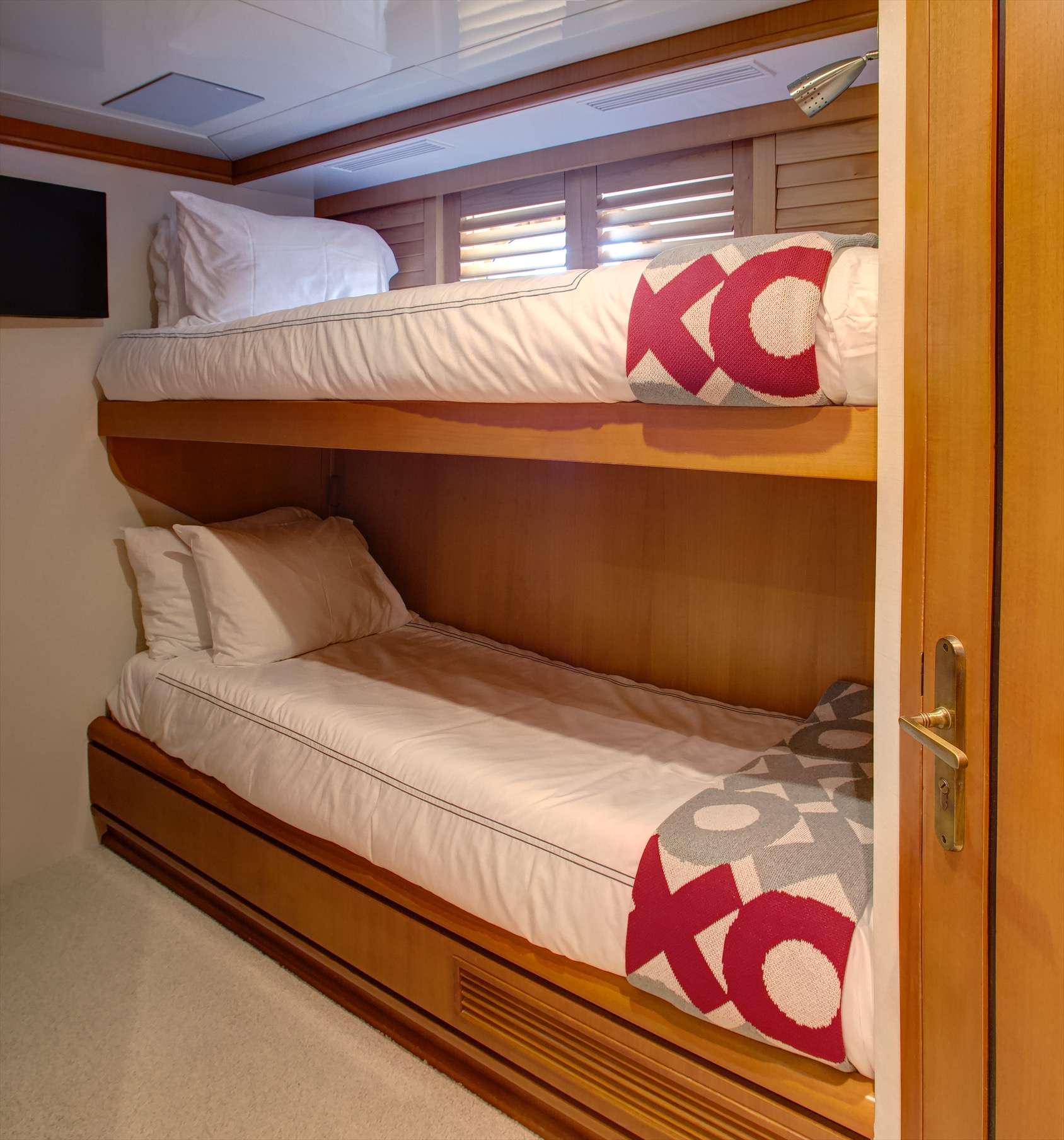 XOXO (118') Yacht Charter - Twin Bunk Stateroom