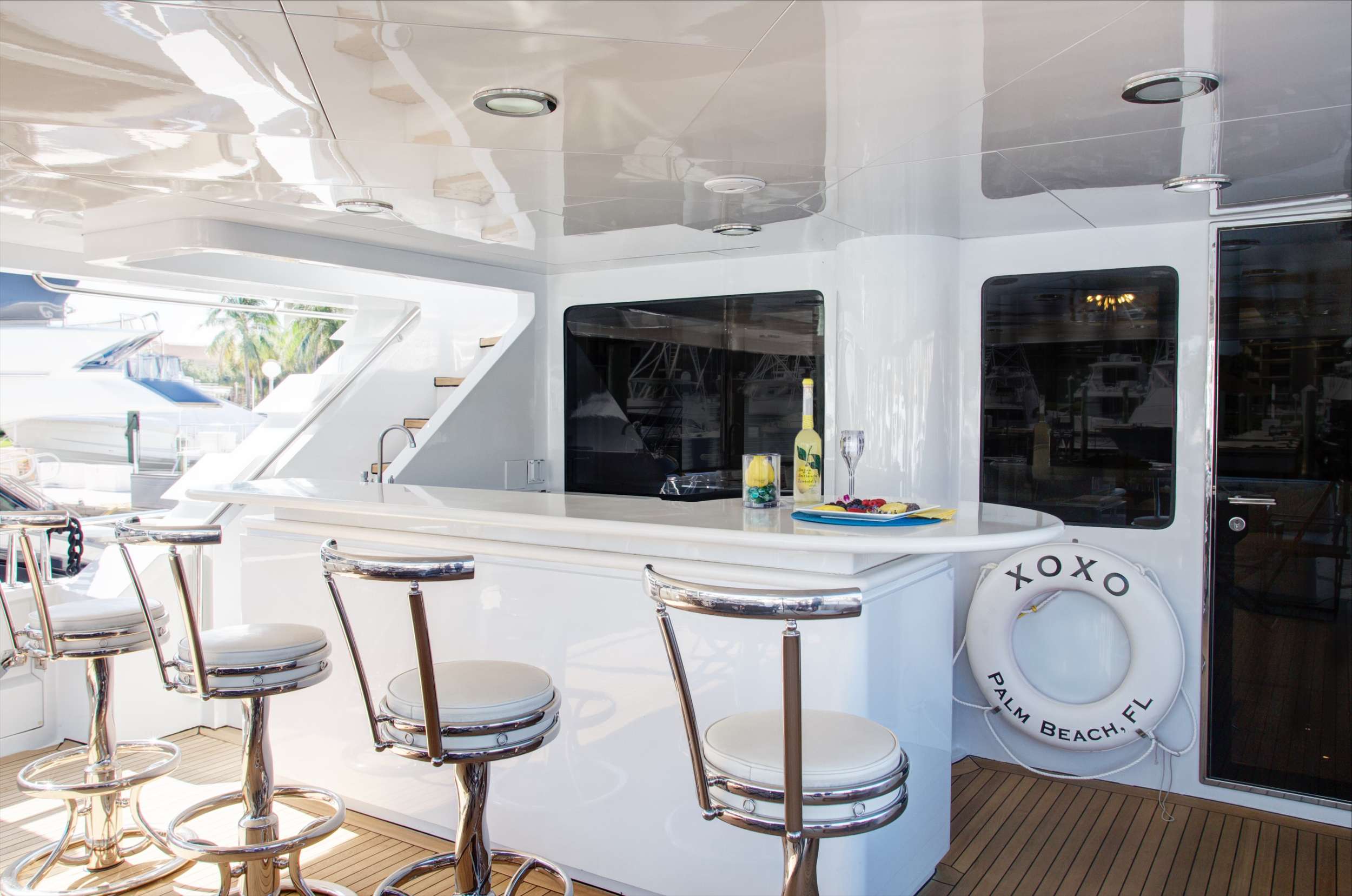 XOXO (118') Yacht Charter - Main Deck Bar