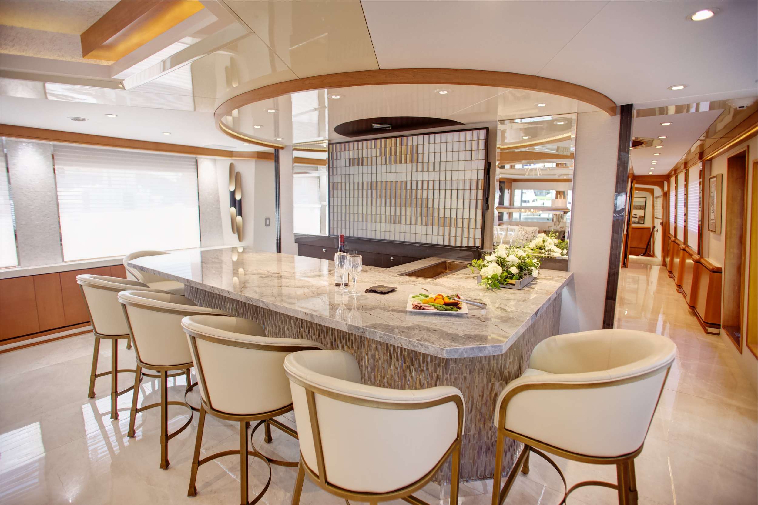 XOXO (118') Yacht Charter - Main Salon Bar