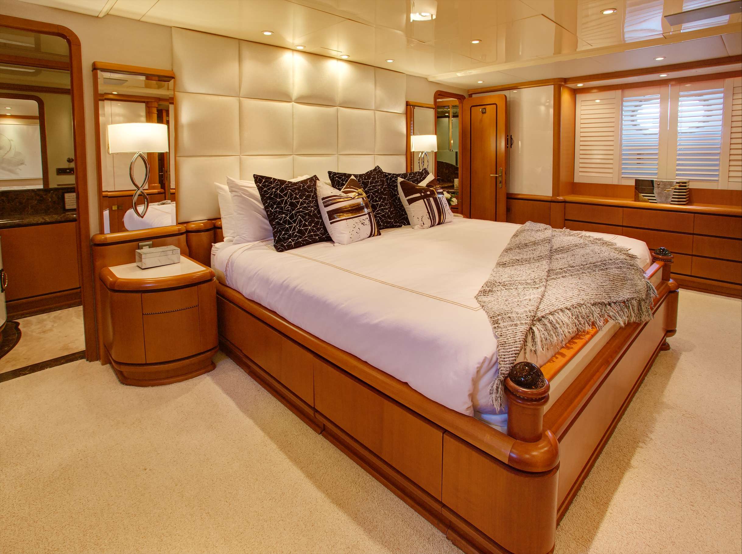 XOXO (118') Yacht Charter - Master Stateroom