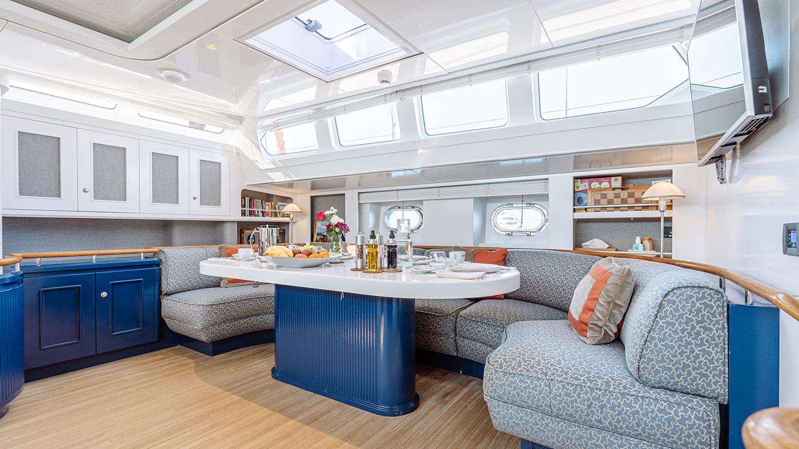 AFAET Yacht Charter - Salon - lounge area