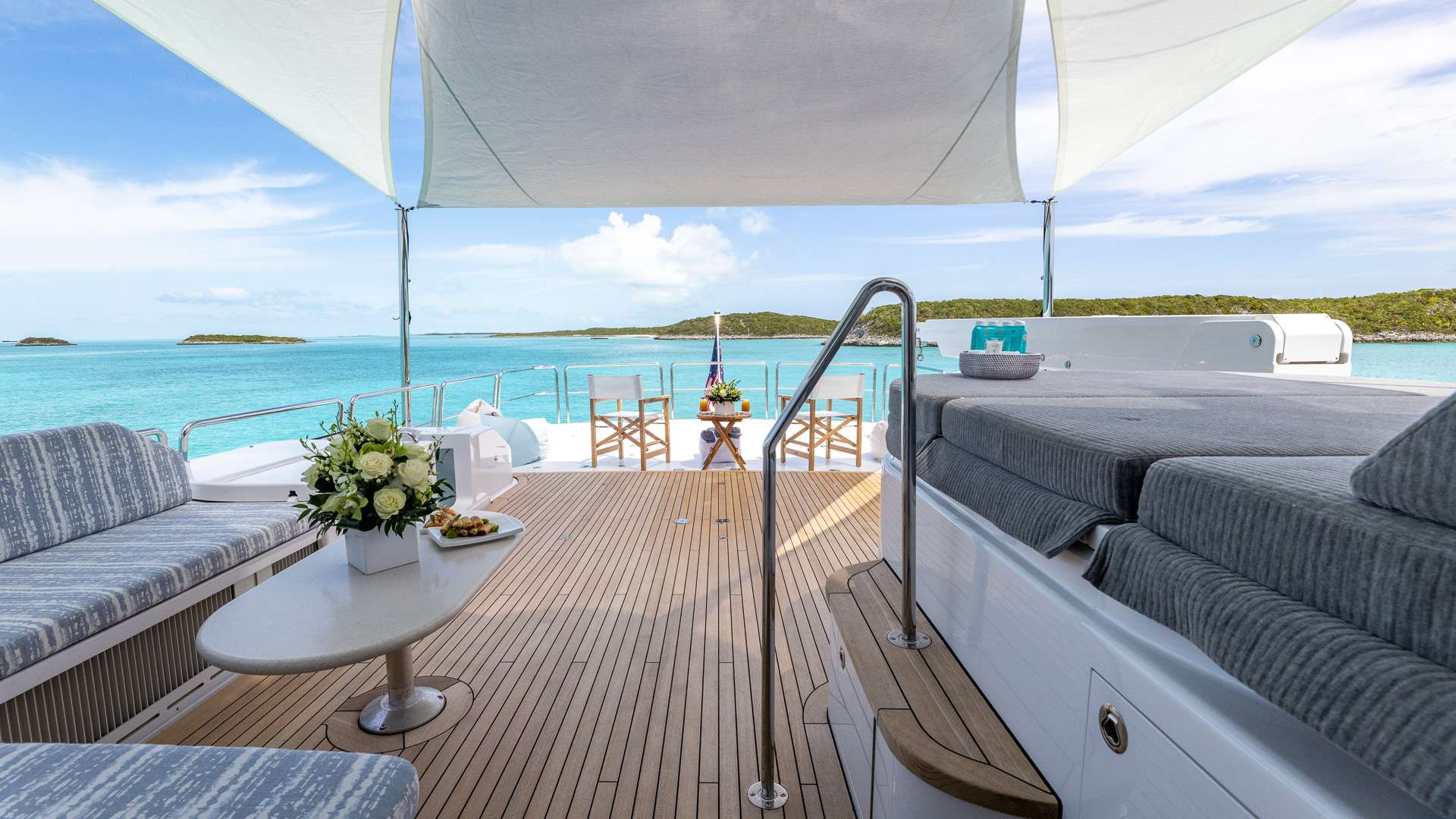 NO SHORTCUTS Yacht Charter - Flybridge Seating
