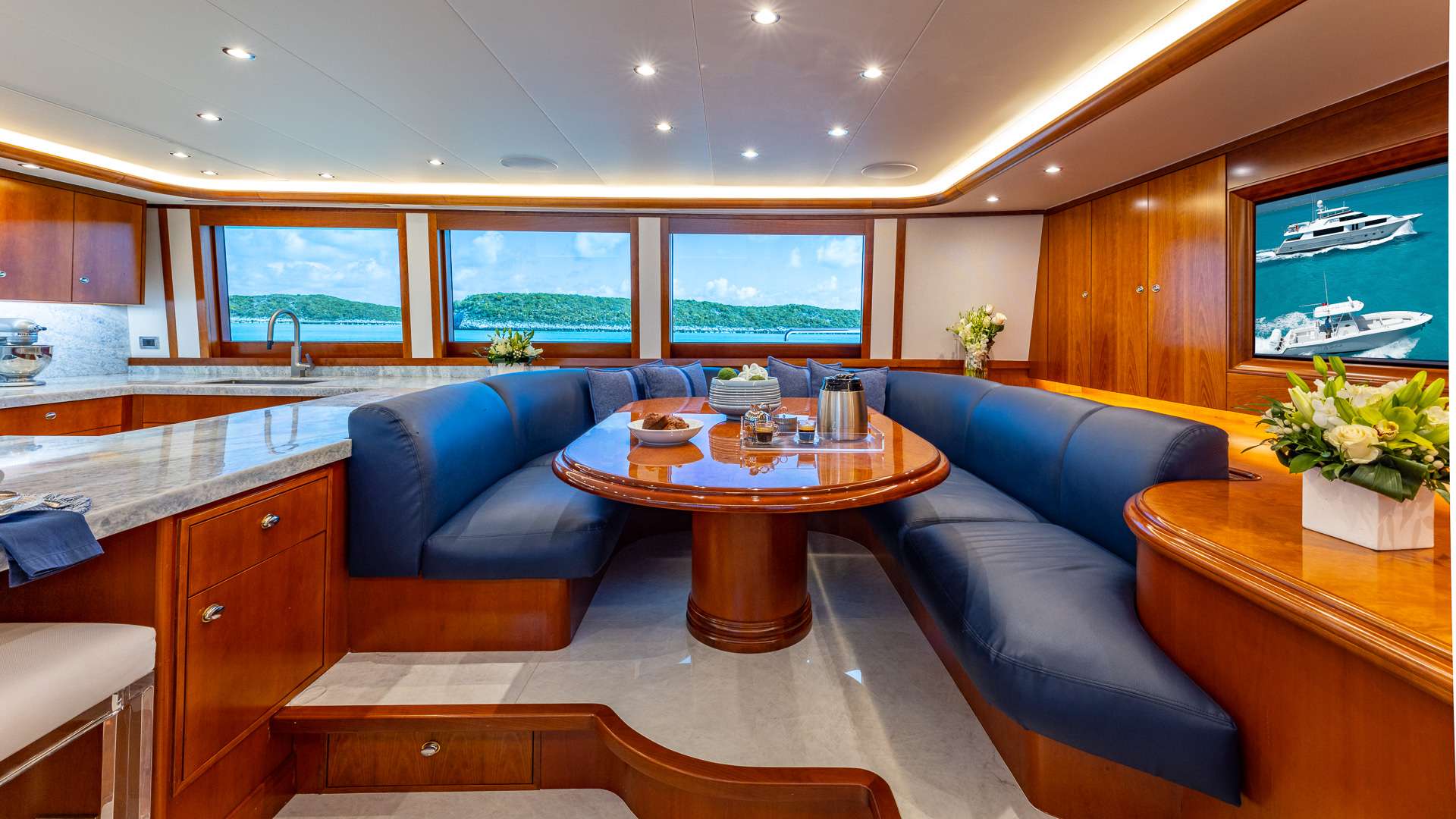 NO SHORTCUTS Yacht Charter - Galley Seating