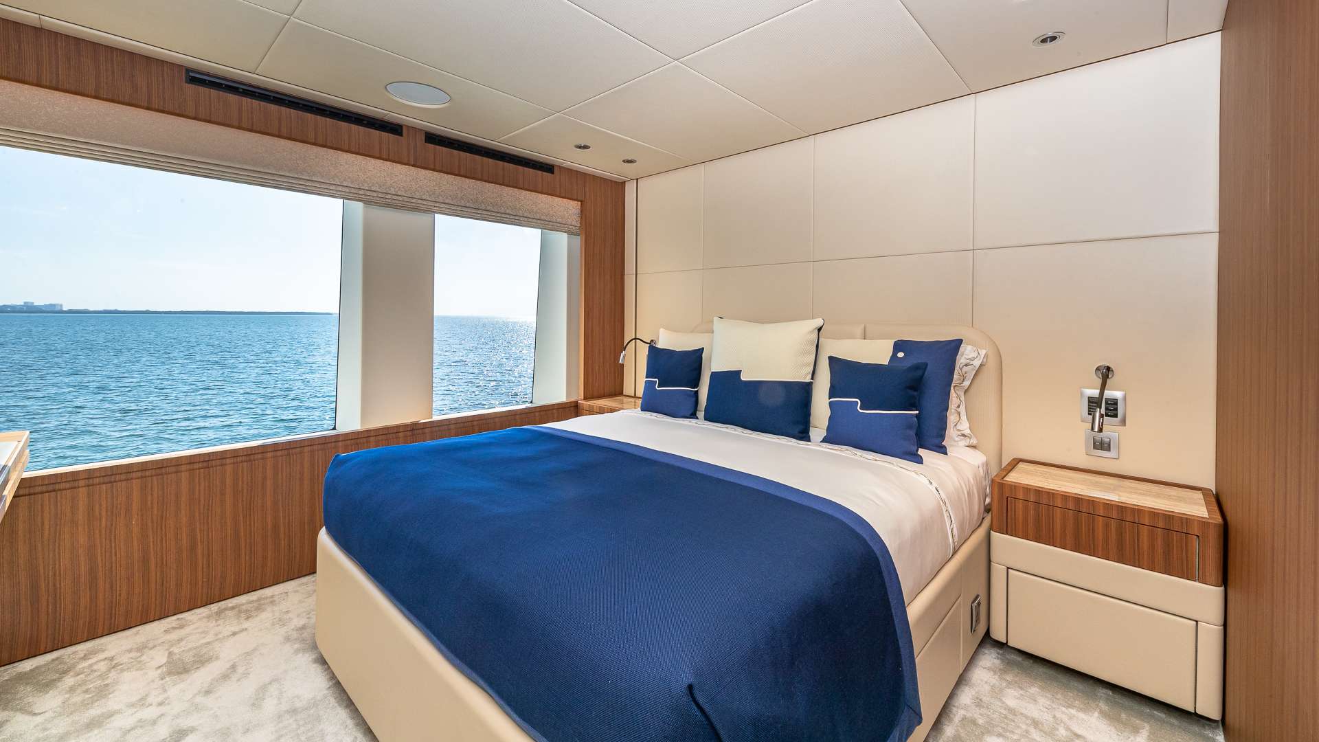 RISING DAWN Yacht Charter - Guest Cabin