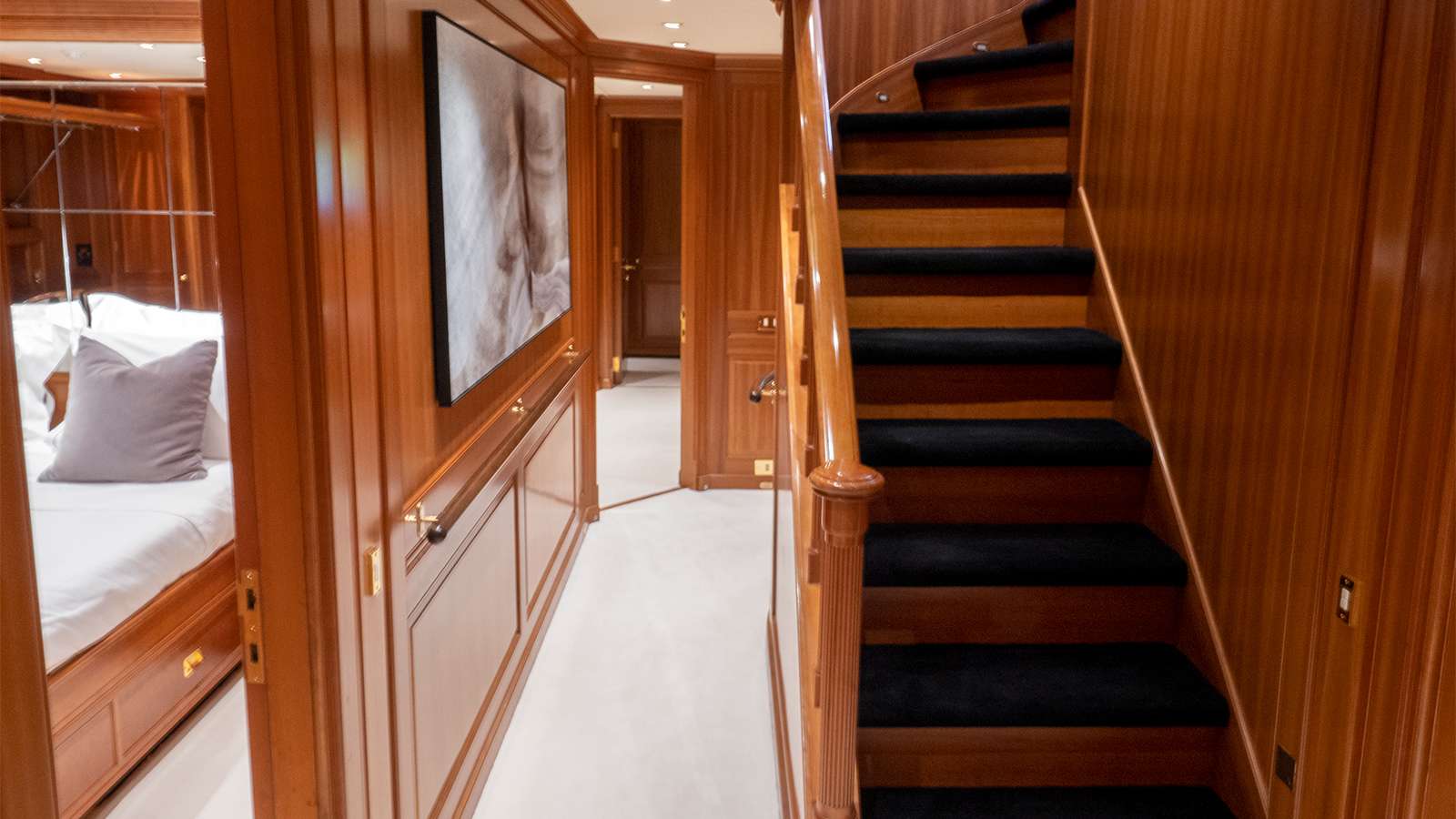 ALMYRA II Yacht Charter - Hallway to lower cabins