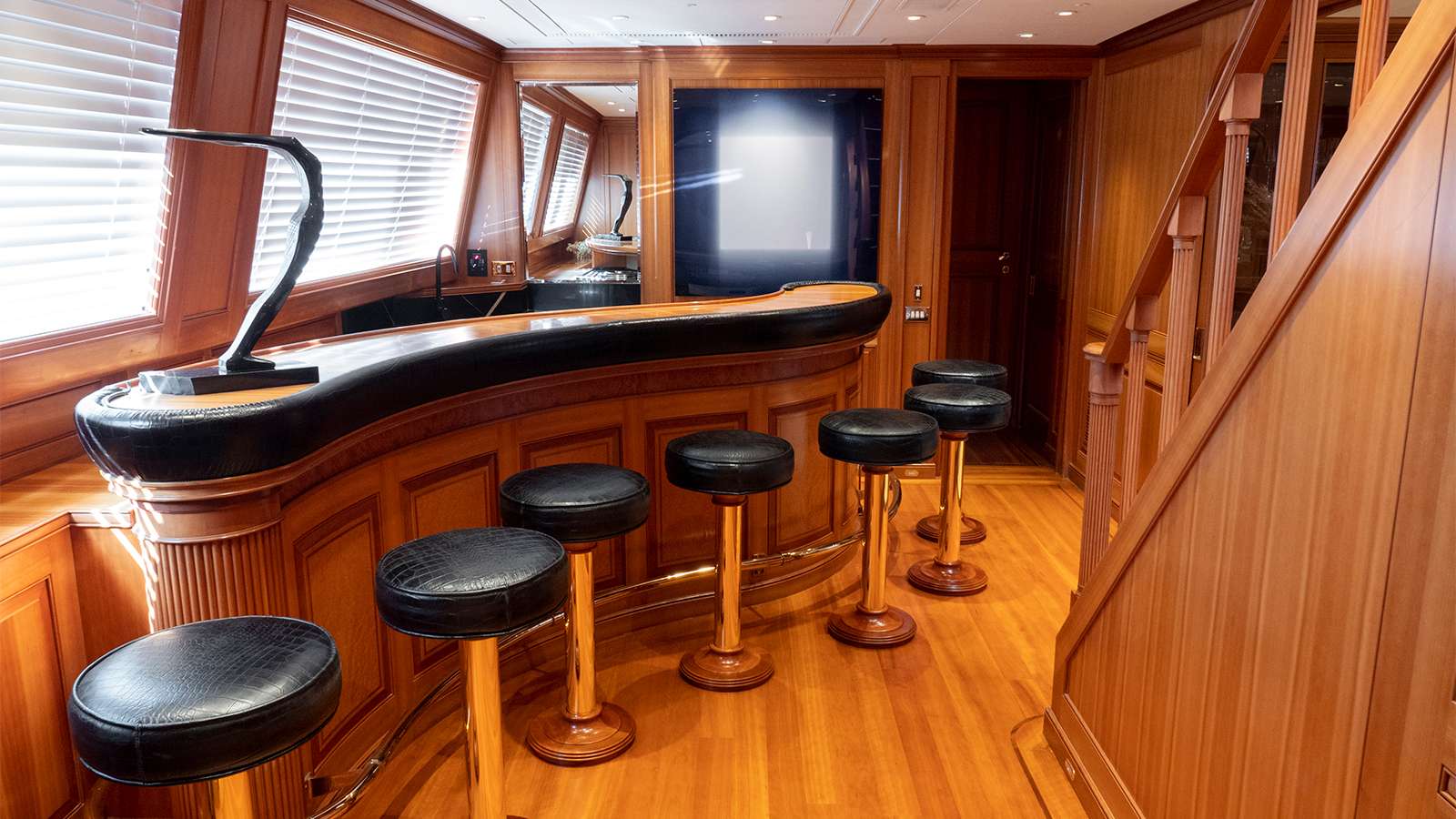ALMYRA II Yacht Charter - Main deck - Bar lounge
