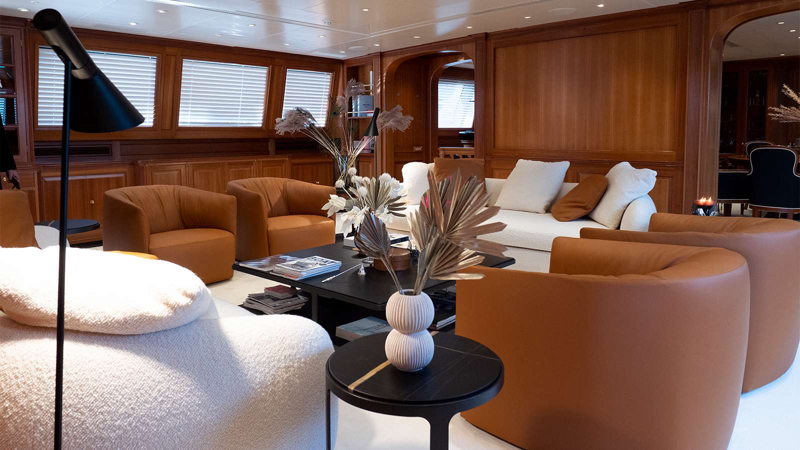 ALMYRA II Yacht Charter - Main Salon