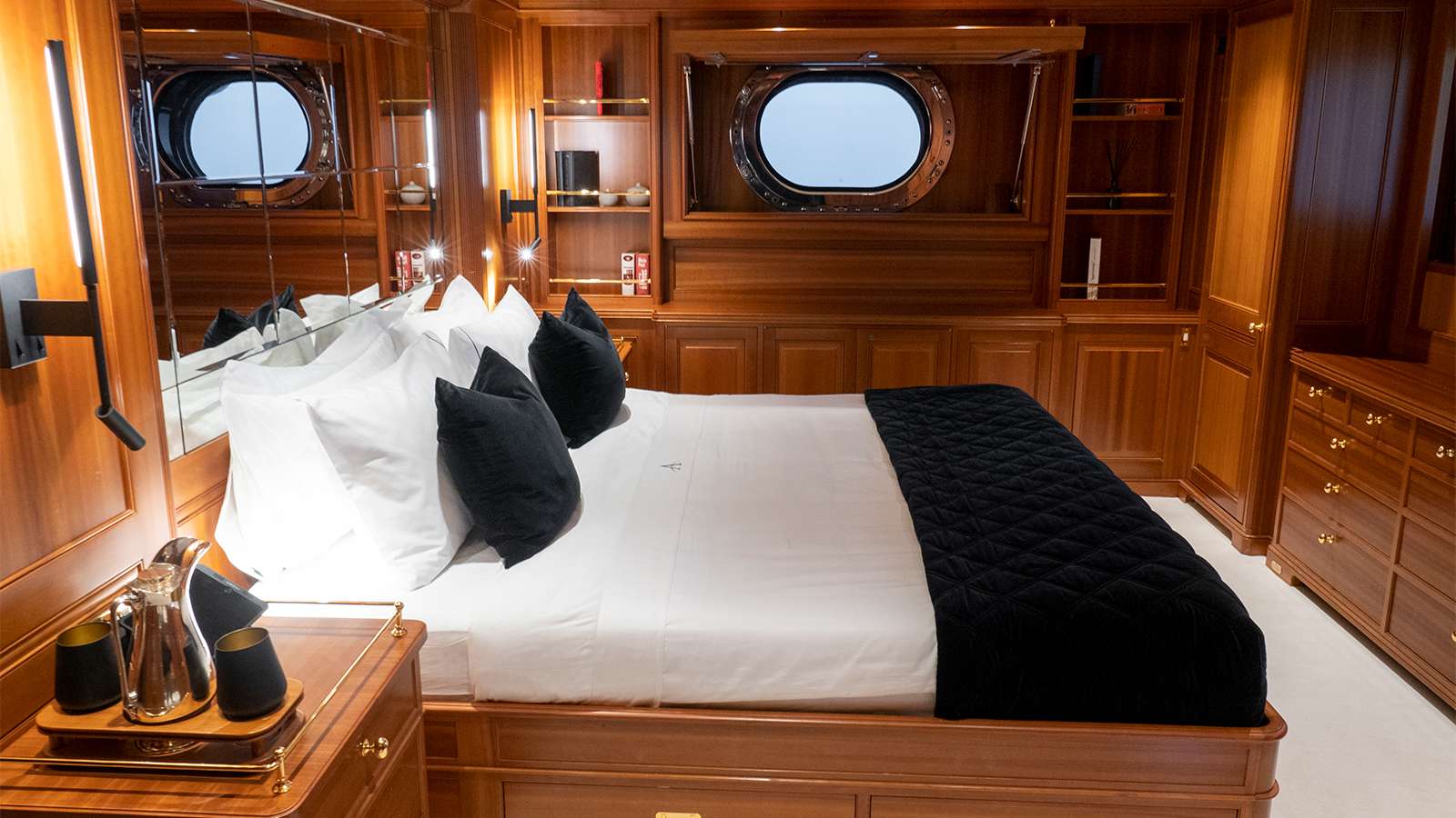 ALMYRA II Yacht Charter - Master cabin