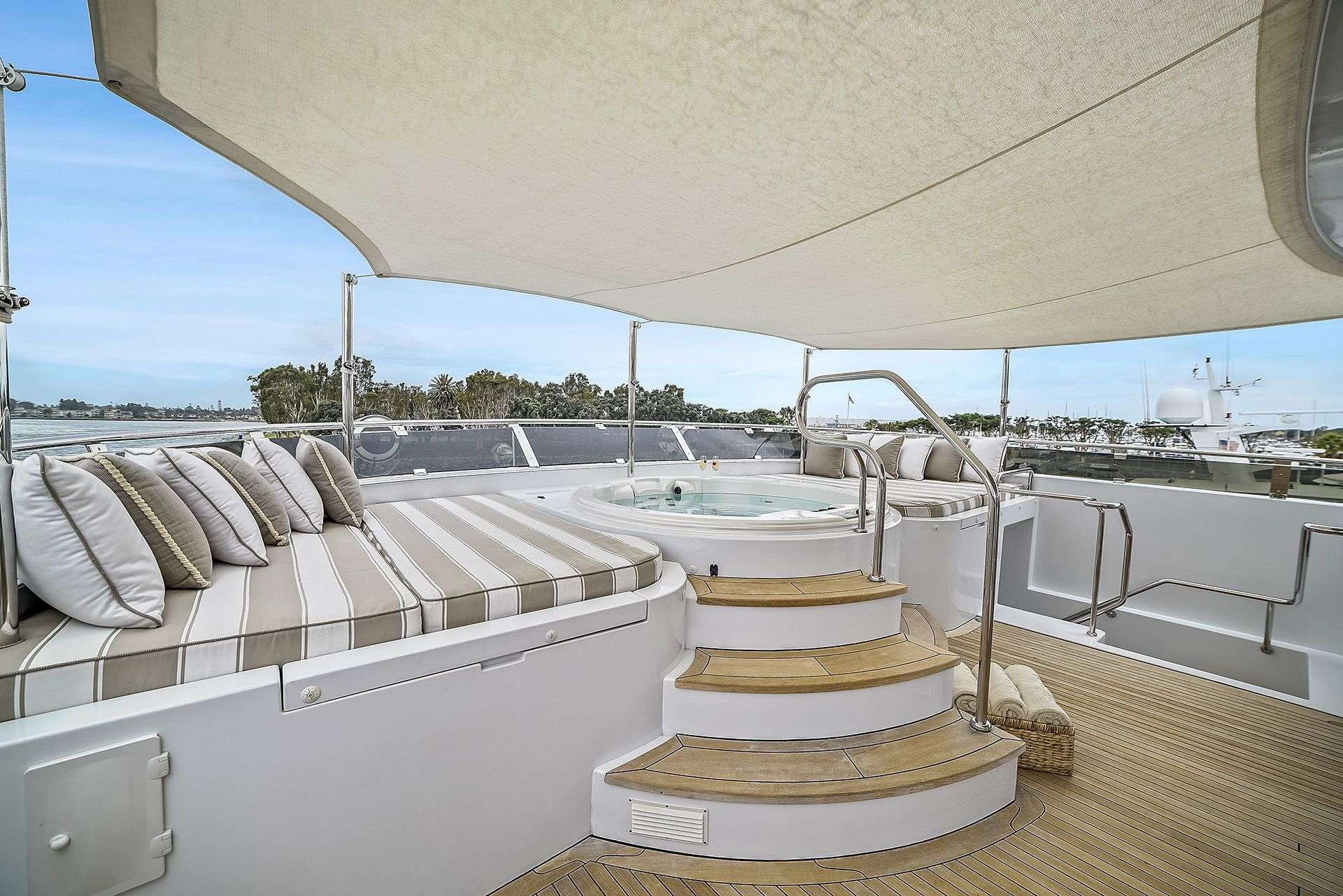 ARTEMIS Yacht Charter - Sun Deck