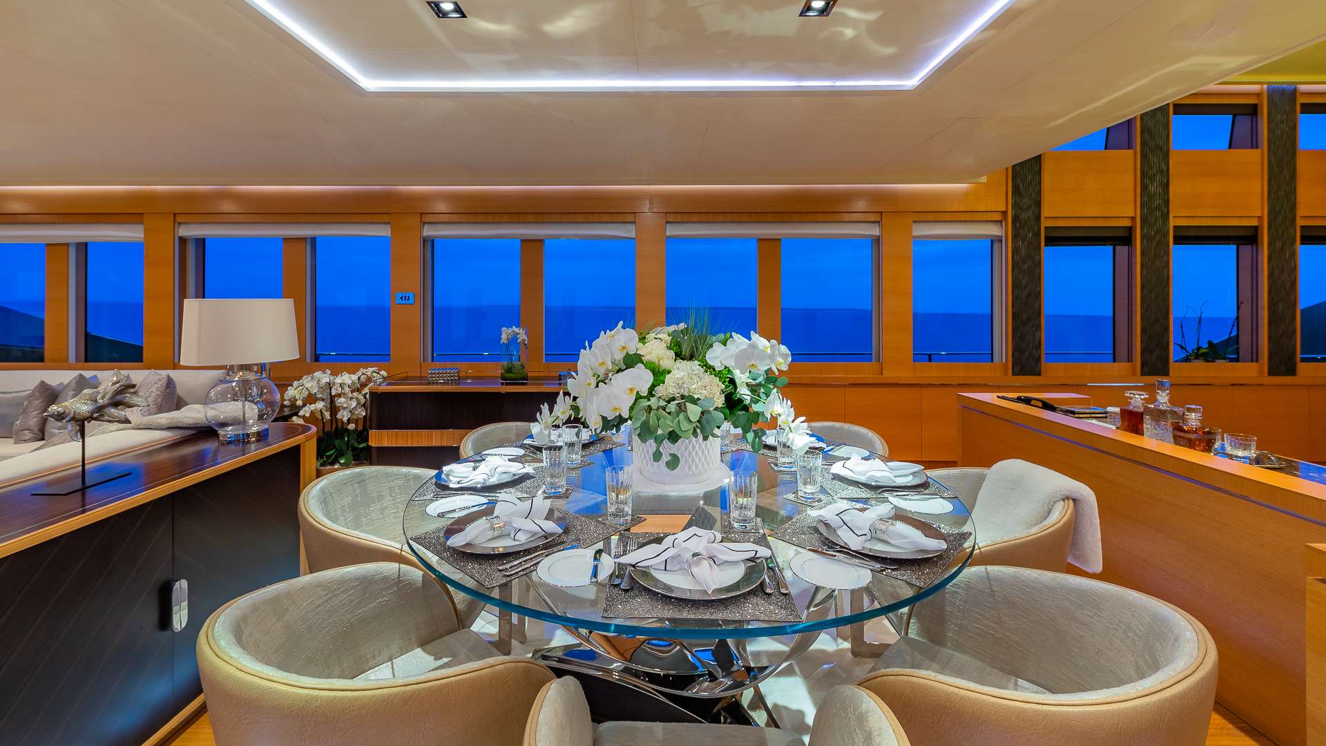 DB9 Yacht Charter - Dining