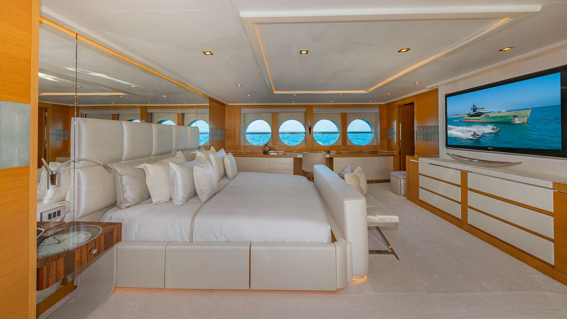 DB9 Yacht Charter - Owner Stateroom