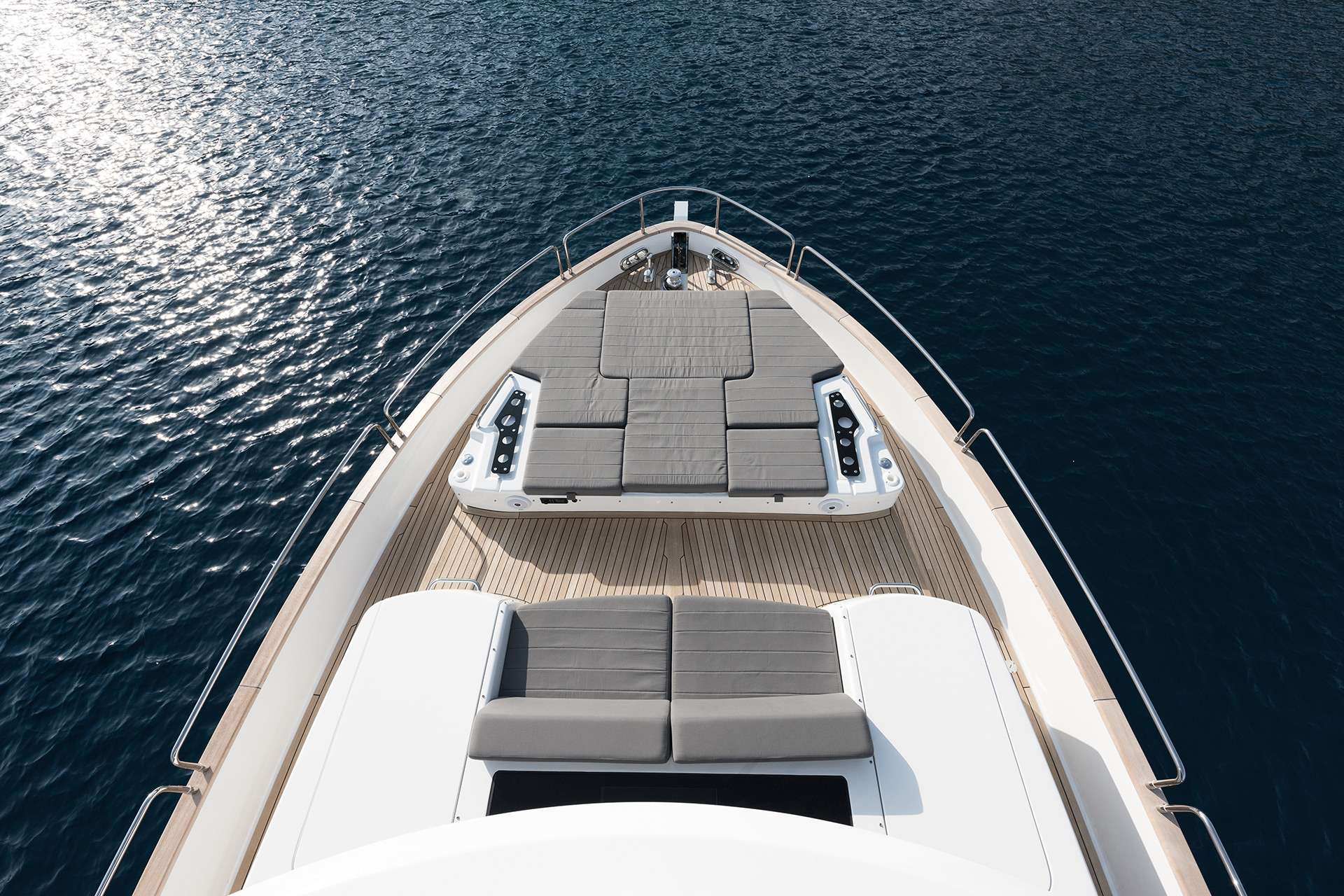 MYSTIC BLUE Yacht Charter - Foredeck Sun Lounge / Settee
