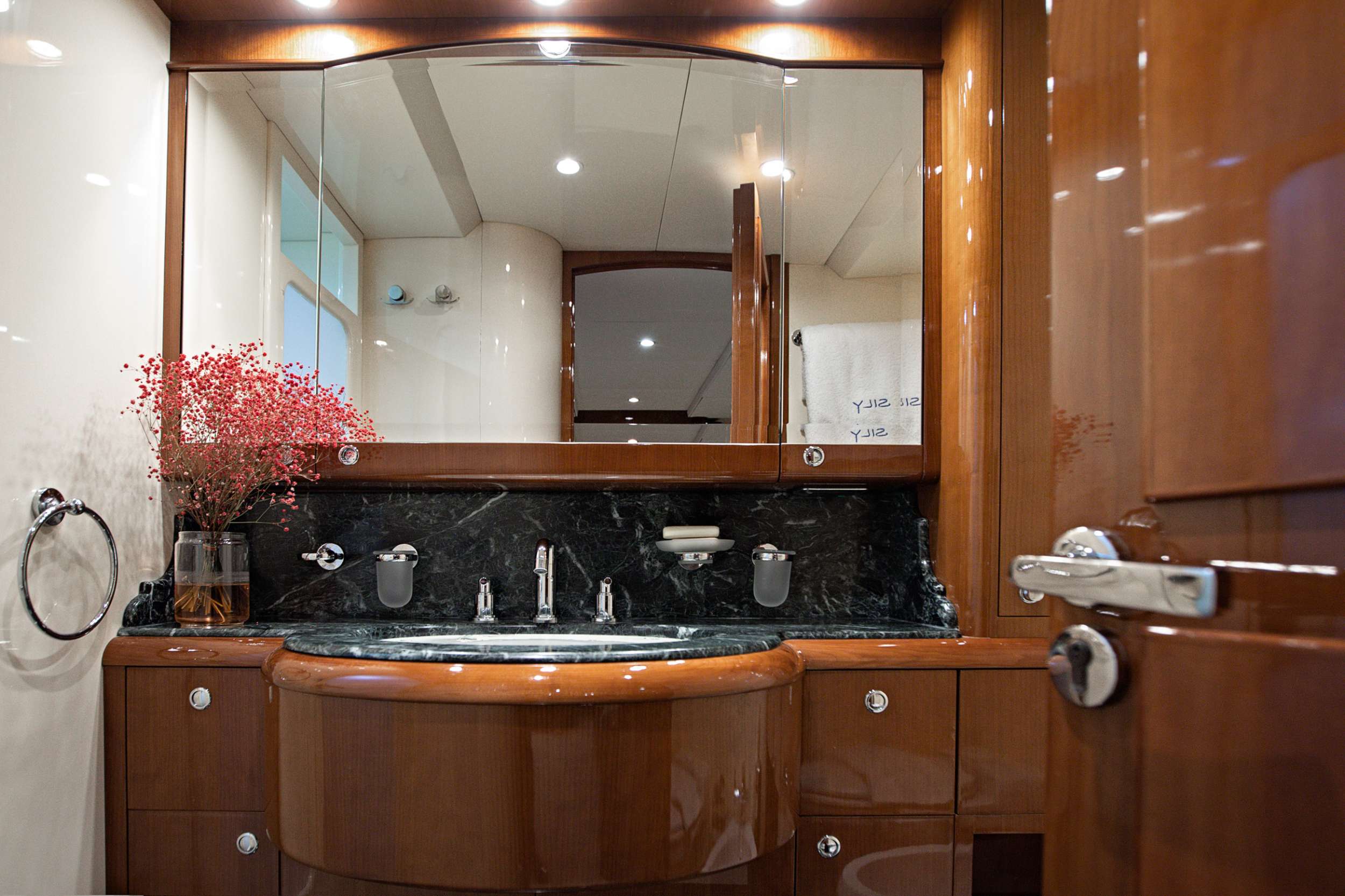 THEION Yacht Charter - Master cabin en-suite facilities