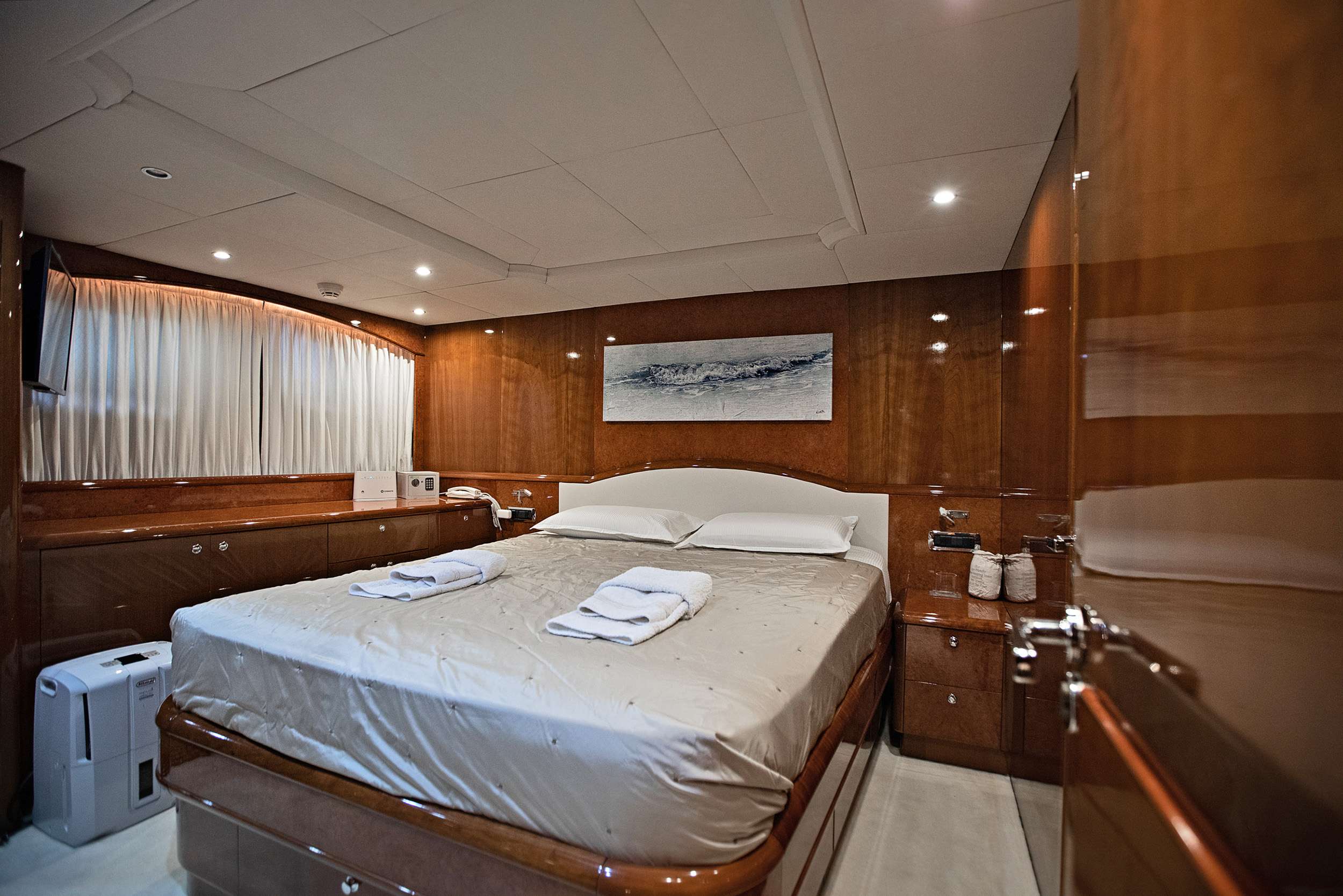 THEION Yacht Charter - VIP cabin