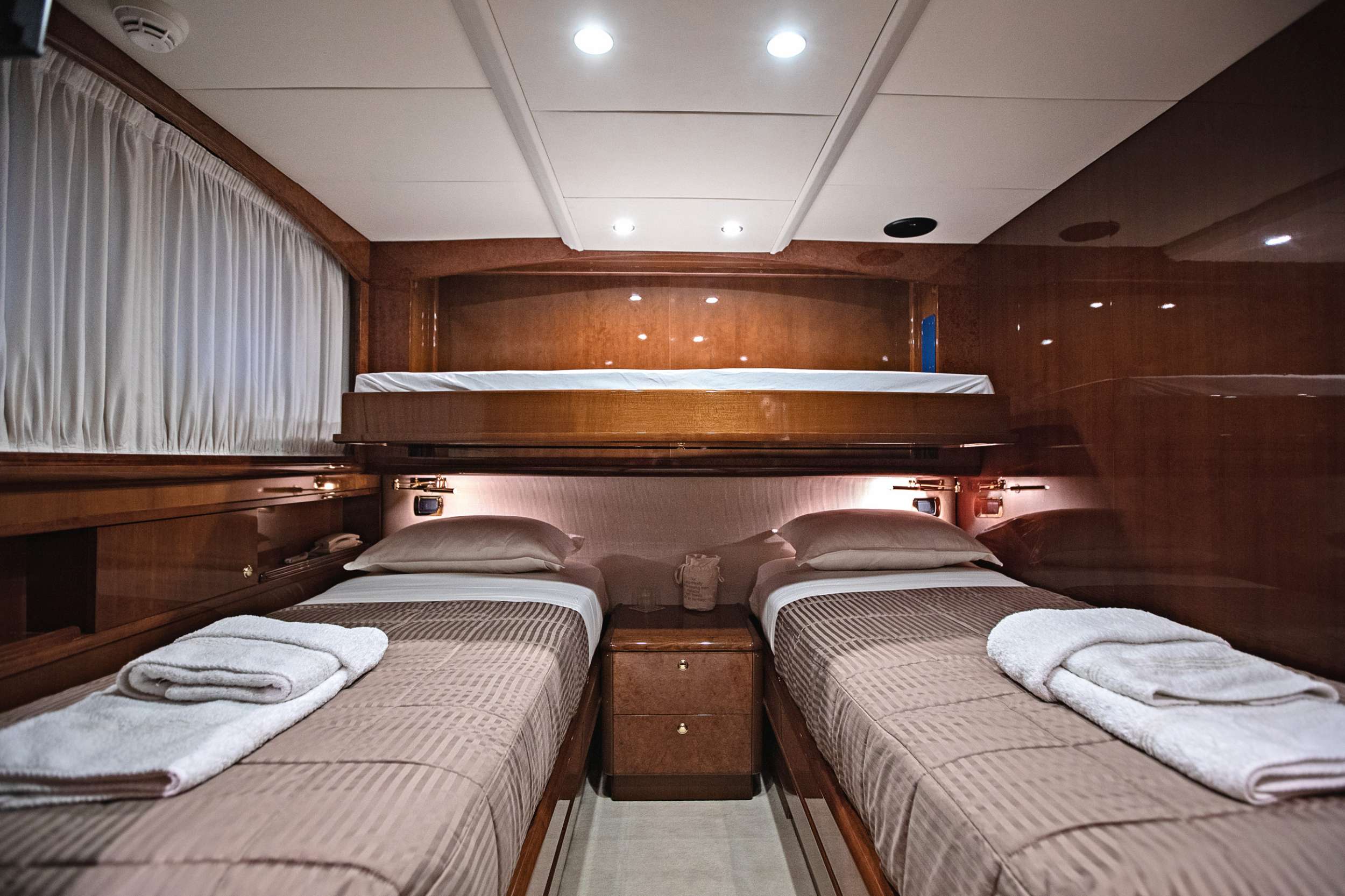 THEION Yacht Charter - Twin cabin II