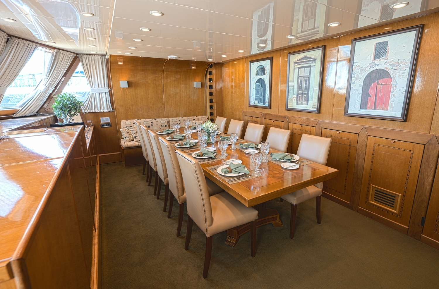 ARKTOS Yacht Charter - Dining area