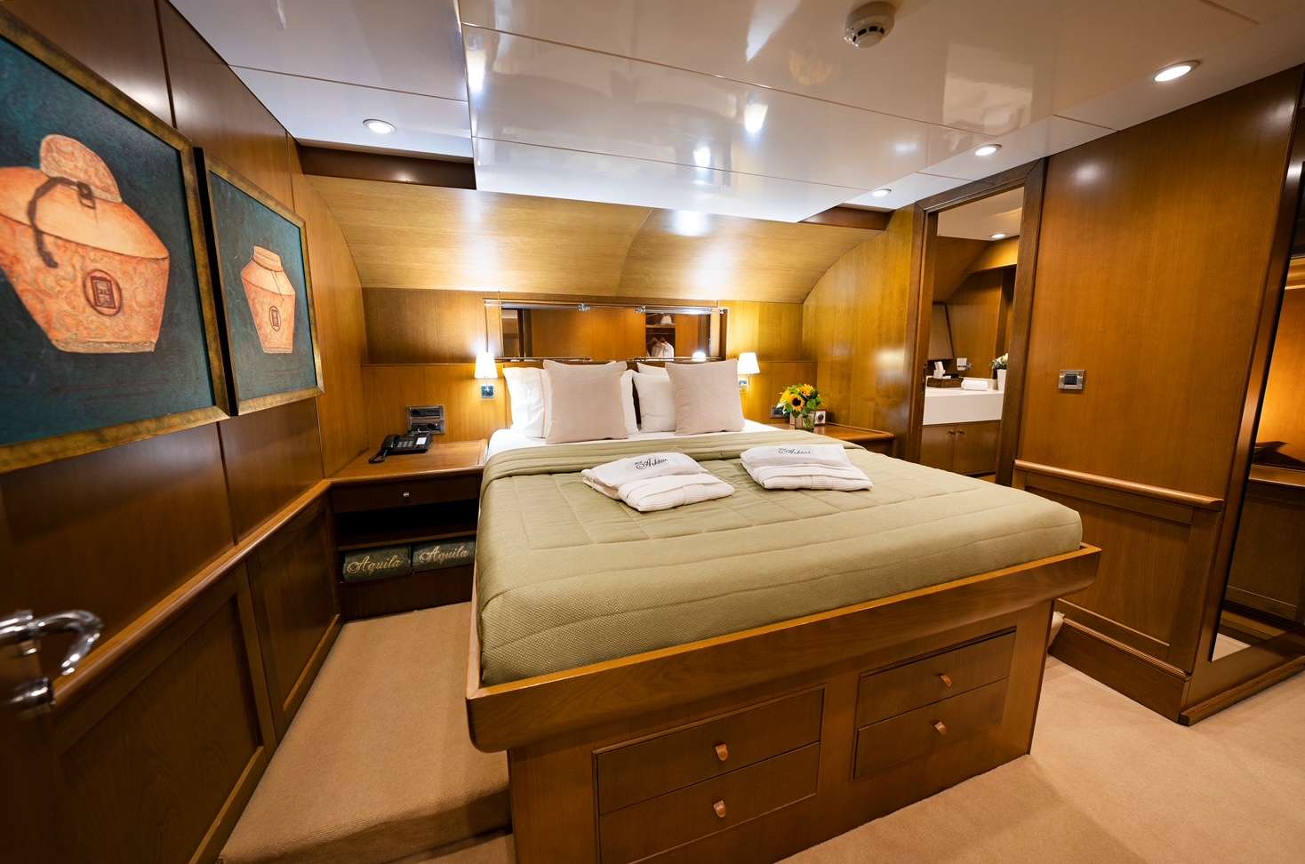 ARKTOS Yacht Charter - Aquila Double Cabin