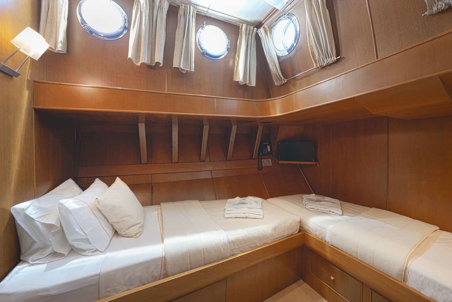 ARKTOS Yacht Charter - Antlia Twin cabin