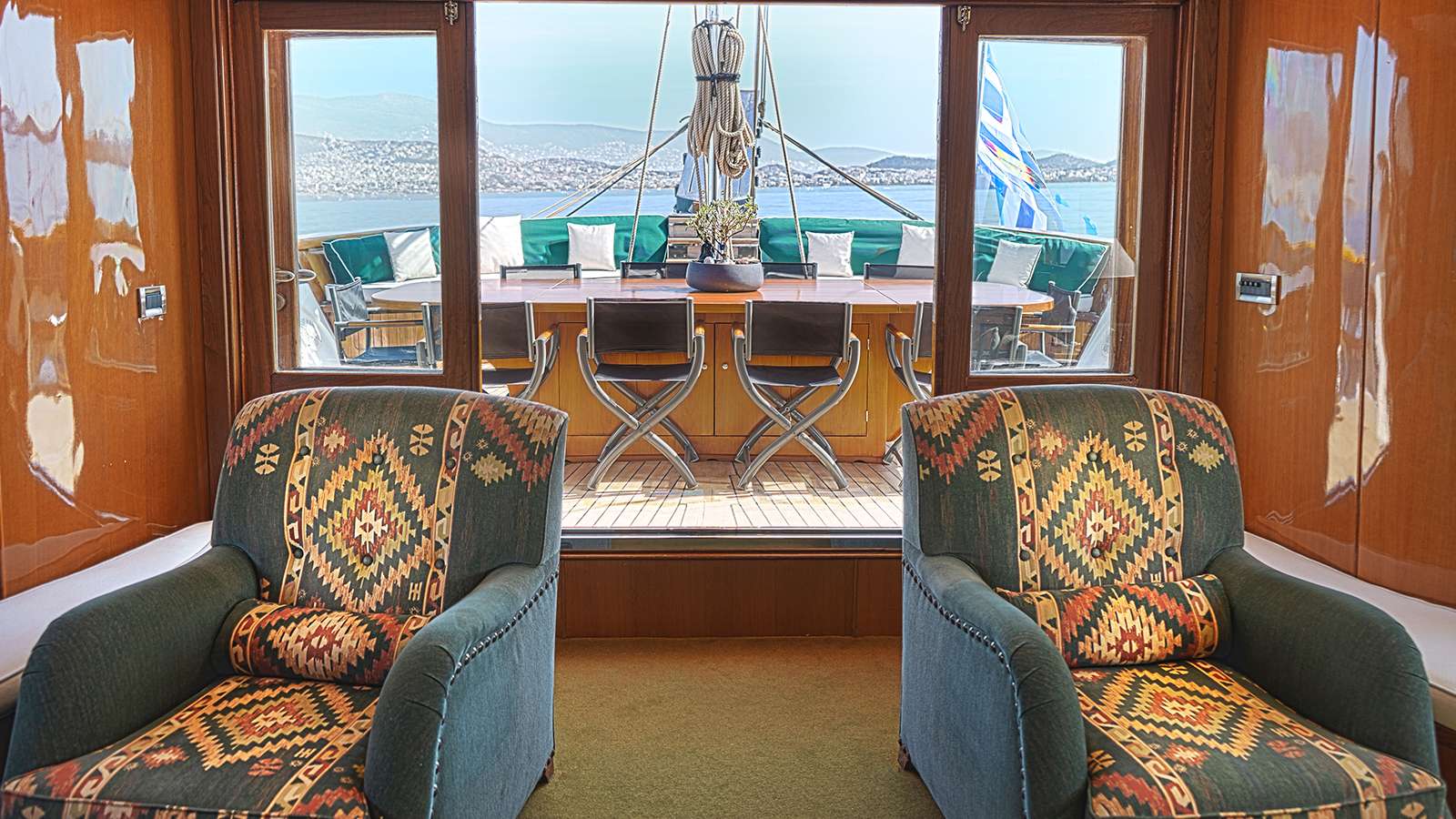 ARKTOS Yacht Charter - Salon