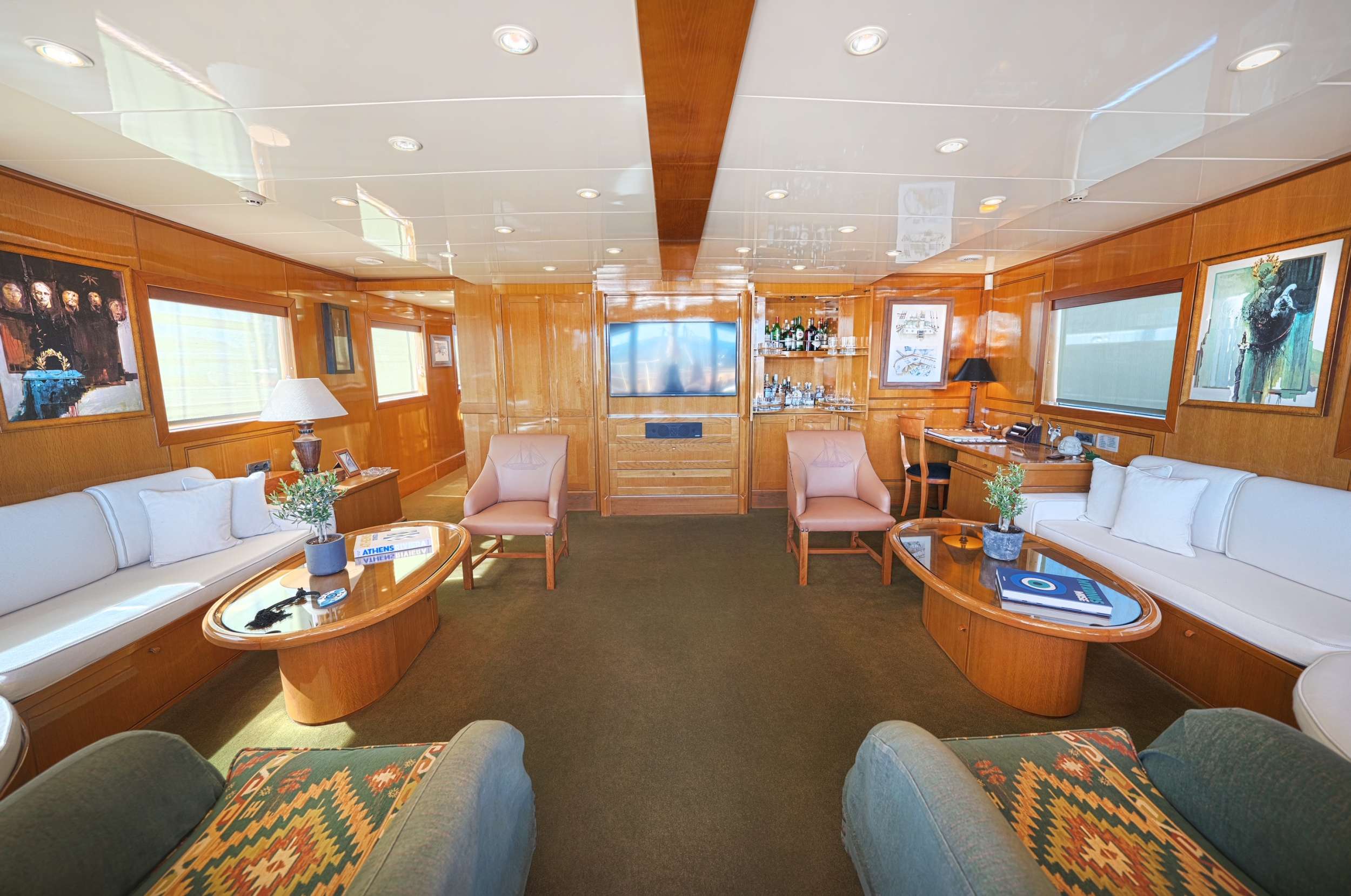 ARKTOS Yacht Charter - Salon area