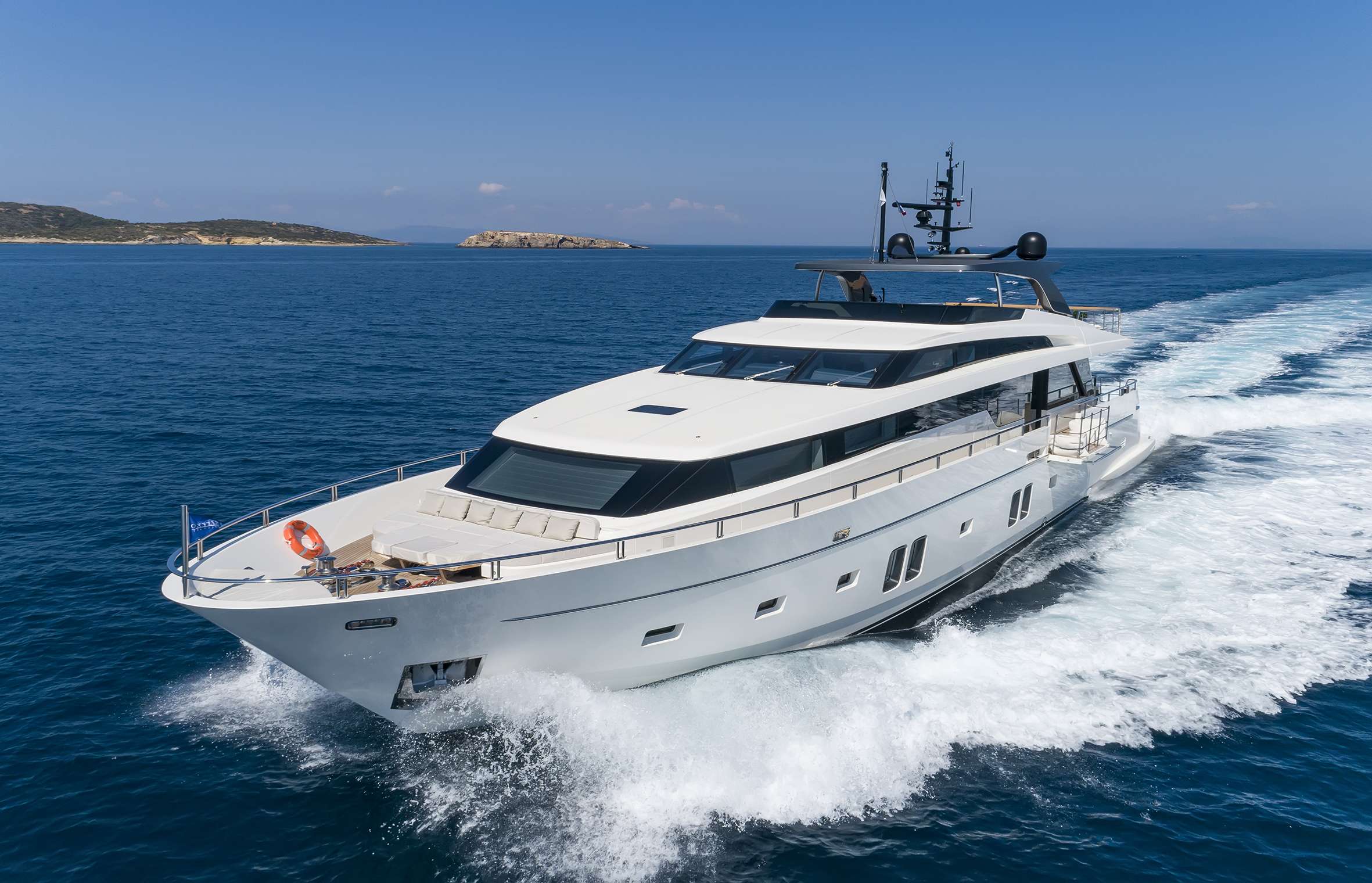 Yacht Charter Dinaia | Ritzy Charters