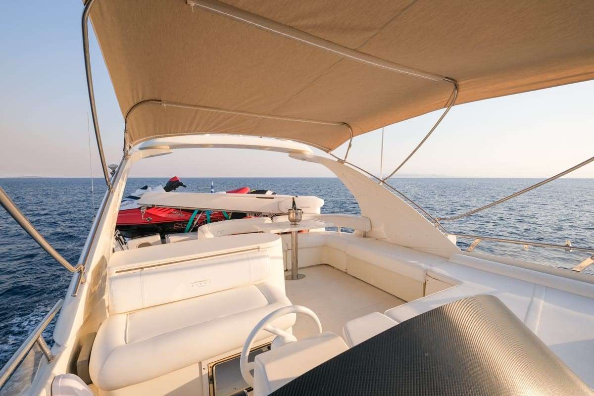SUMMER THERAPY Yacht Charter - Sundeck