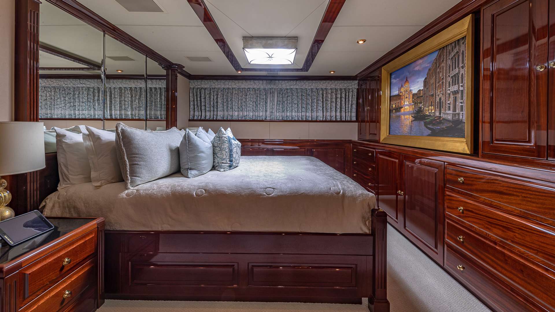 LADY ELAINE Yacht Charter - VIP Stateroom