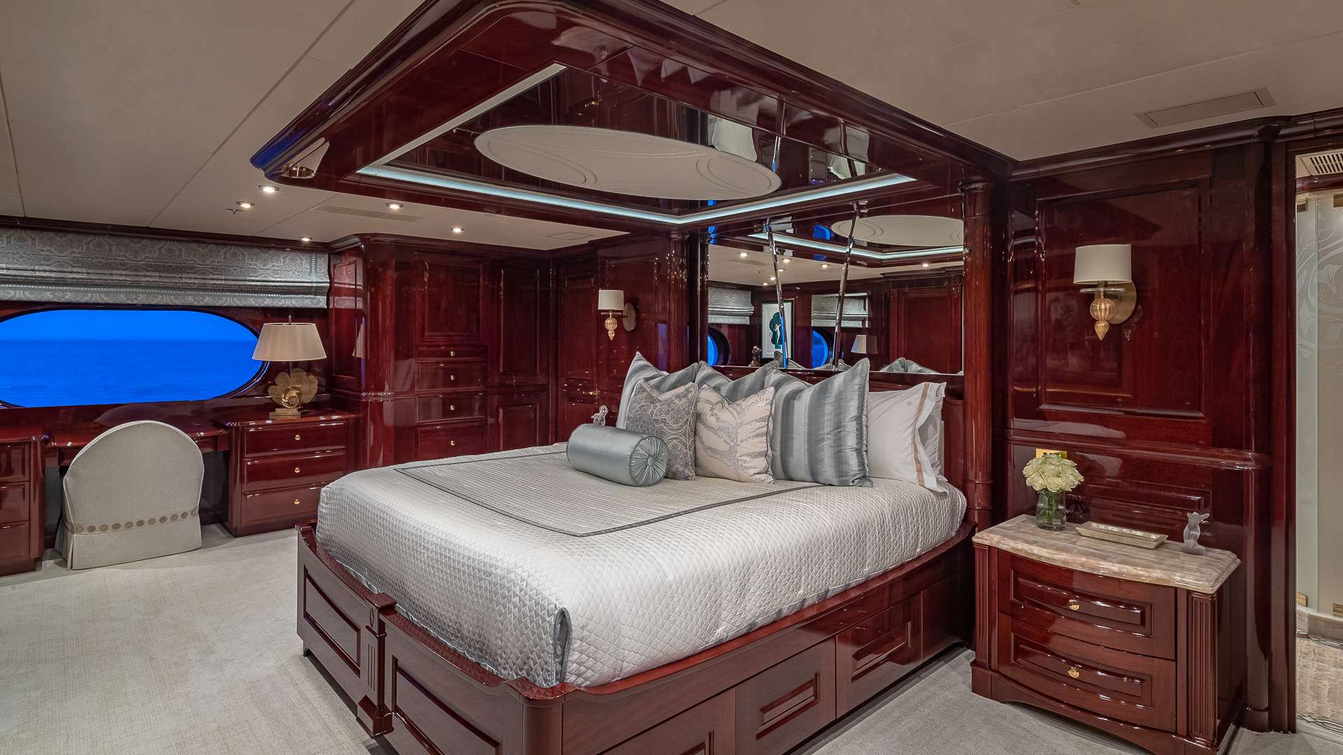 LADY ELAINE Yacht Charter - Master Stateroom