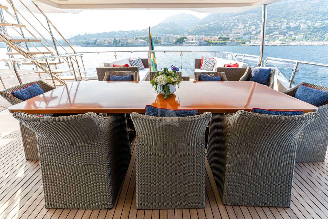 JUS CHILL'N 3 Yacht Charter - Skylounge Aft Deck