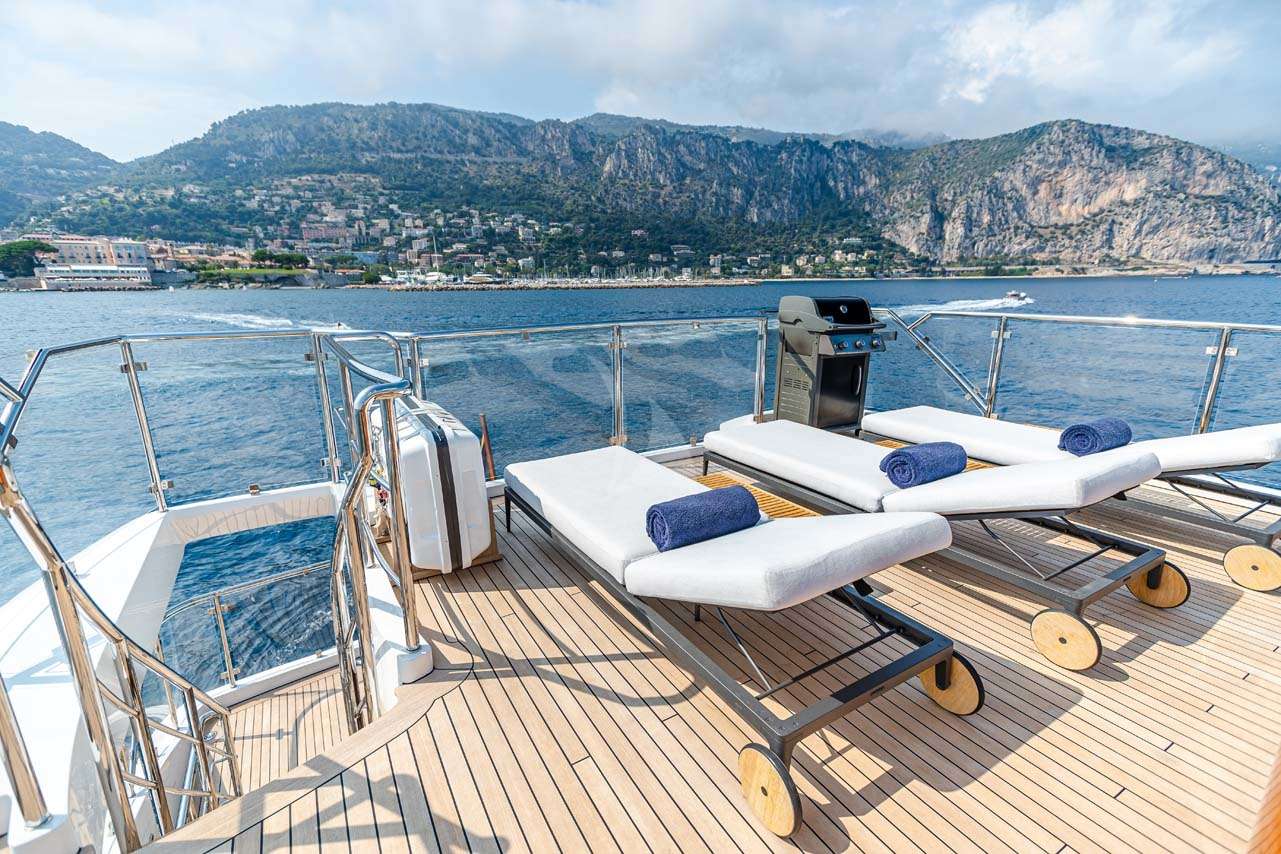 JUS CHILL'N 3 Yacht Charter - Sun Deck Aft